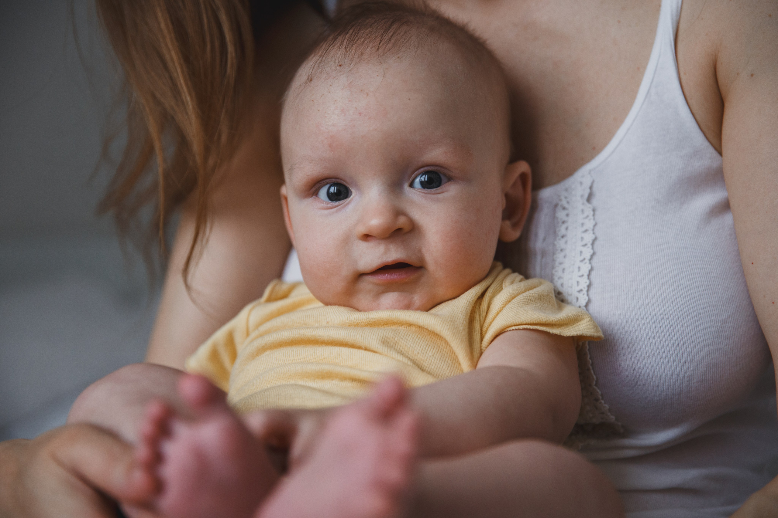 Домашняя фотосъемка грудного кормления. Семейный и школьный фотограф в Москве Анна Ткач