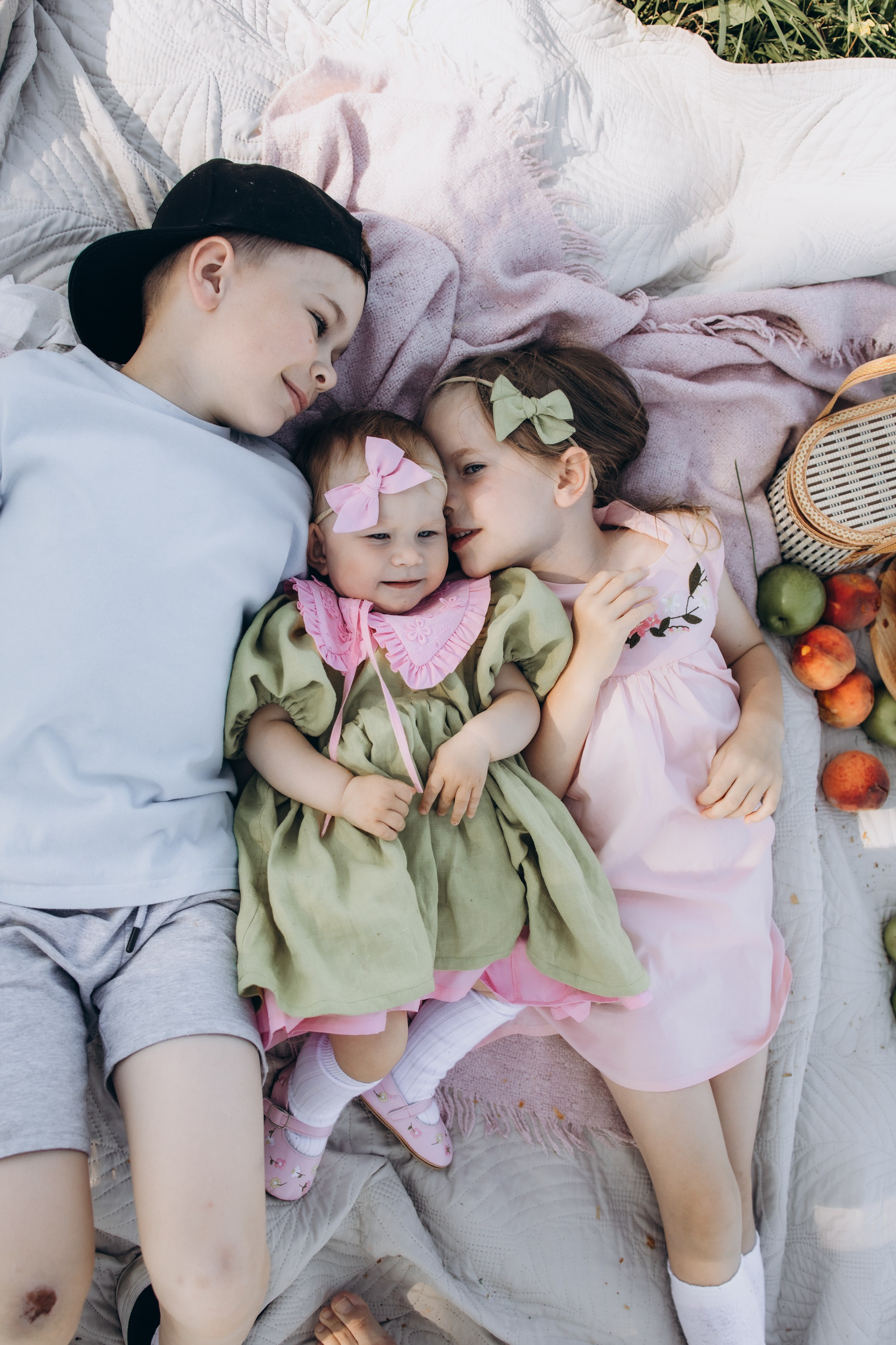 Годик у одинокого дерева. Свадебный и семейный ньюборн newborn фотограф, фотограф новорождённых в Санкт-Петербурге, Пушкине, Павловске. Павлова Анастасия