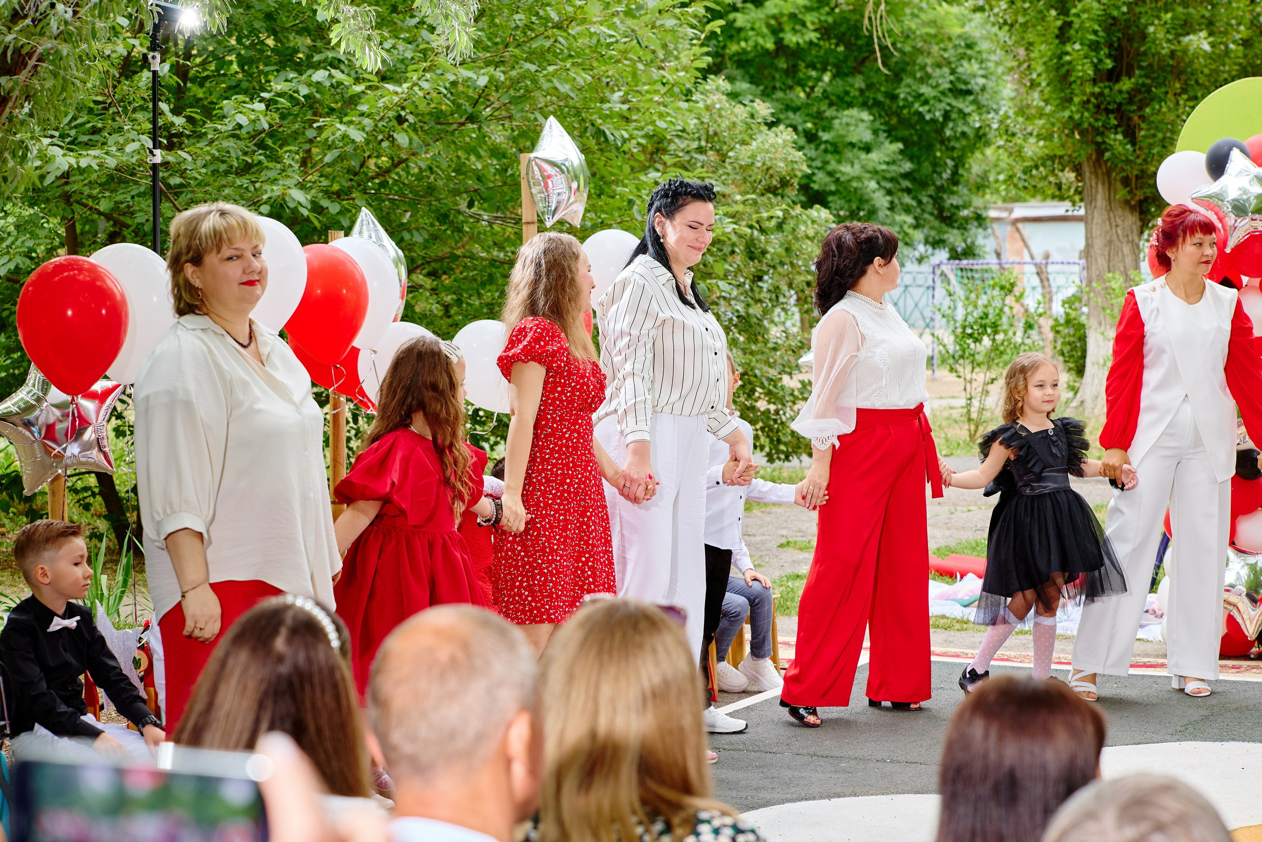 Выпускной 45 сад. Фотограф Выпускные альбомы Таганрог Сергей Коробченко