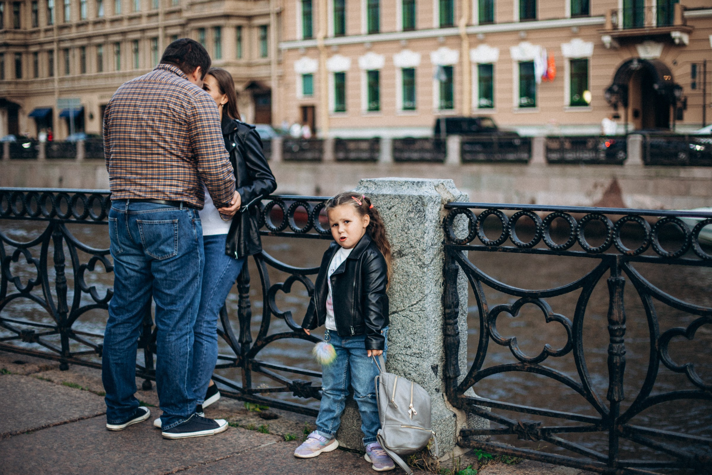 Мария с семьей в сентябре. Фотопрогулка в Петербурге. Индивидуальный и семейный фотограф в Санкт-Петербурге