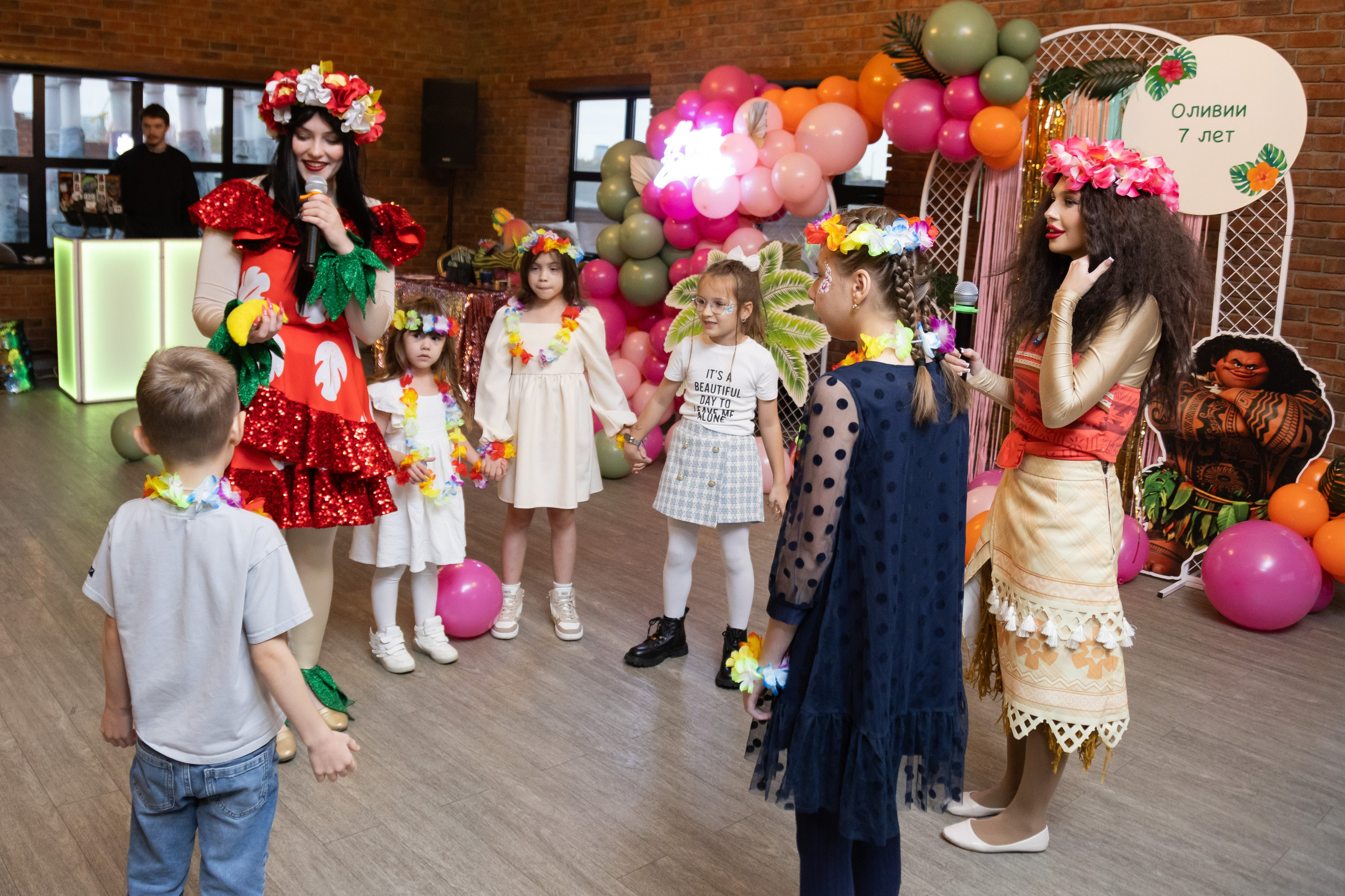 День Рожденья Оливия 7 лет. Портретный Студийный и уличный фотограф Москва. Индивидуальные, Семейные, Беременность, Будуар, Каталог, контент съемки для блога и бизнеса