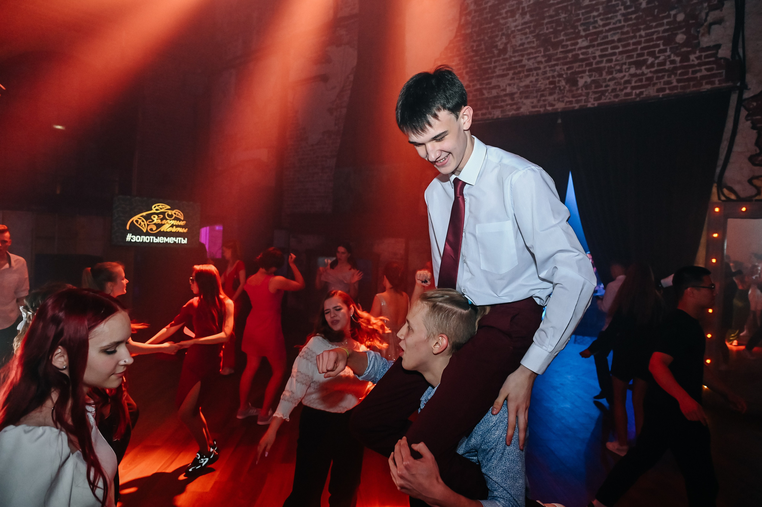Выпускной «Золотые мечты». Лофт № 2. Фотограф Арина Агапова. Подольск, Москва https://arinafoto.wfolio.pro/
