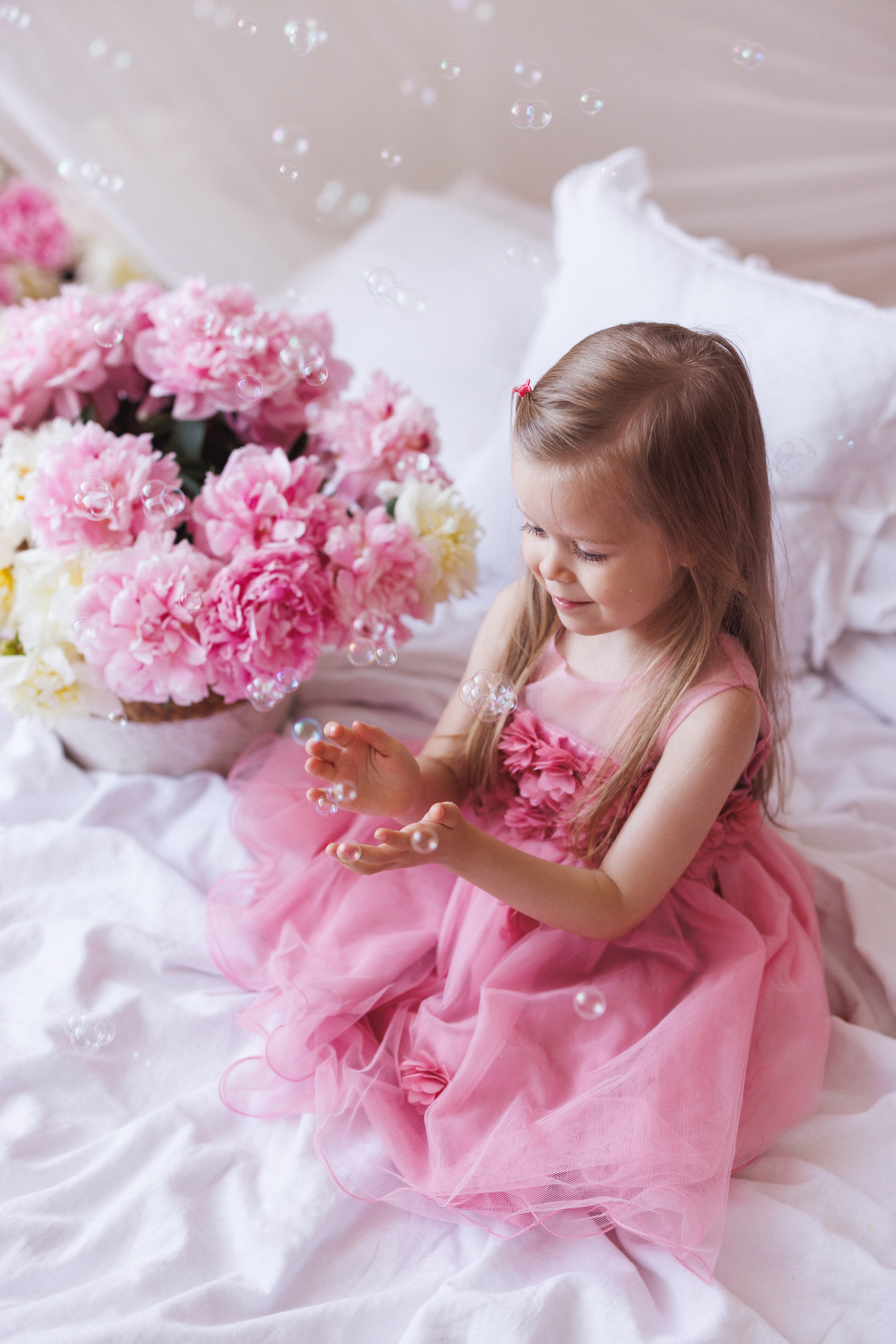 Фотосессия с живыми Пионами в фотостудии «Space JOBS». Семейный и детский фотограф в Краснодаре Анна Трашкова