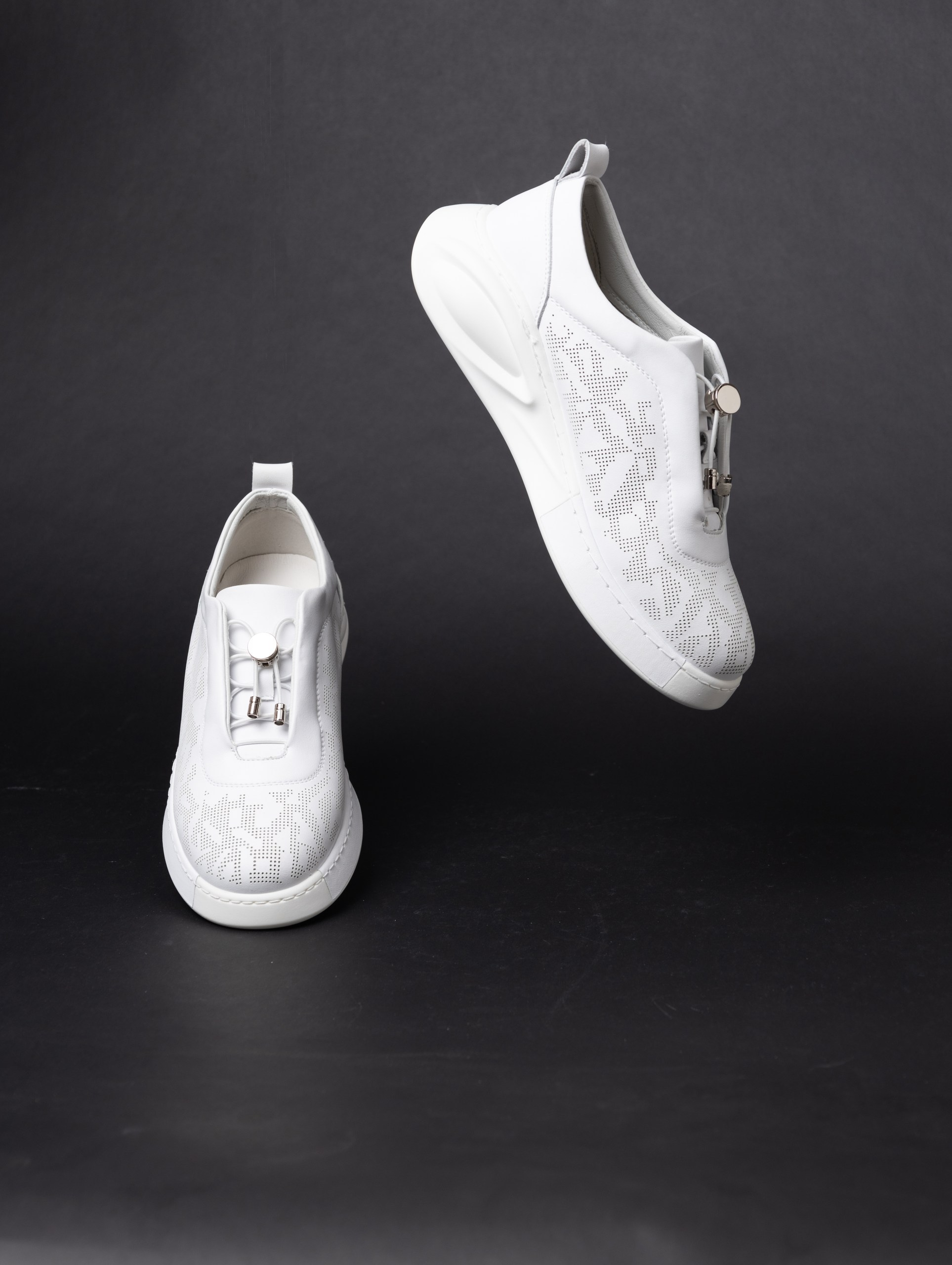 Предметная съемка и продакшн видео обуви для каталога, сайта, маркетплейсов. Студия коммерческой съемки ХВОЯ