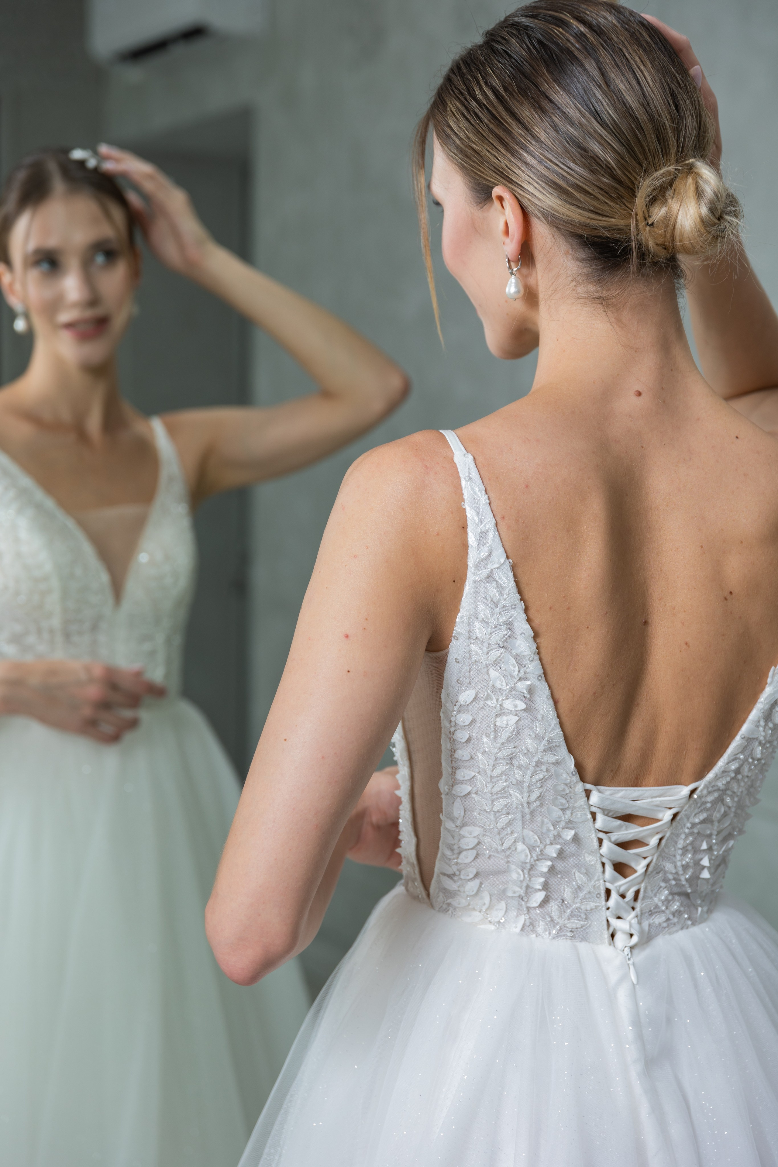 свадебный салон, позы, портрет девушки, свадебные платья, фотосессия, девушка, фотограф