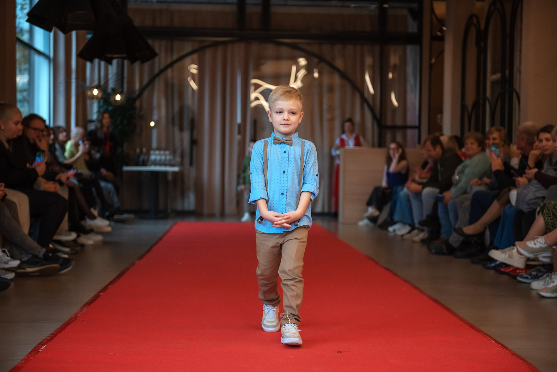 HAPPYkids дефиле в день мамы. Семейный и коммерческий фотограф в Сочи Александр Бодунов