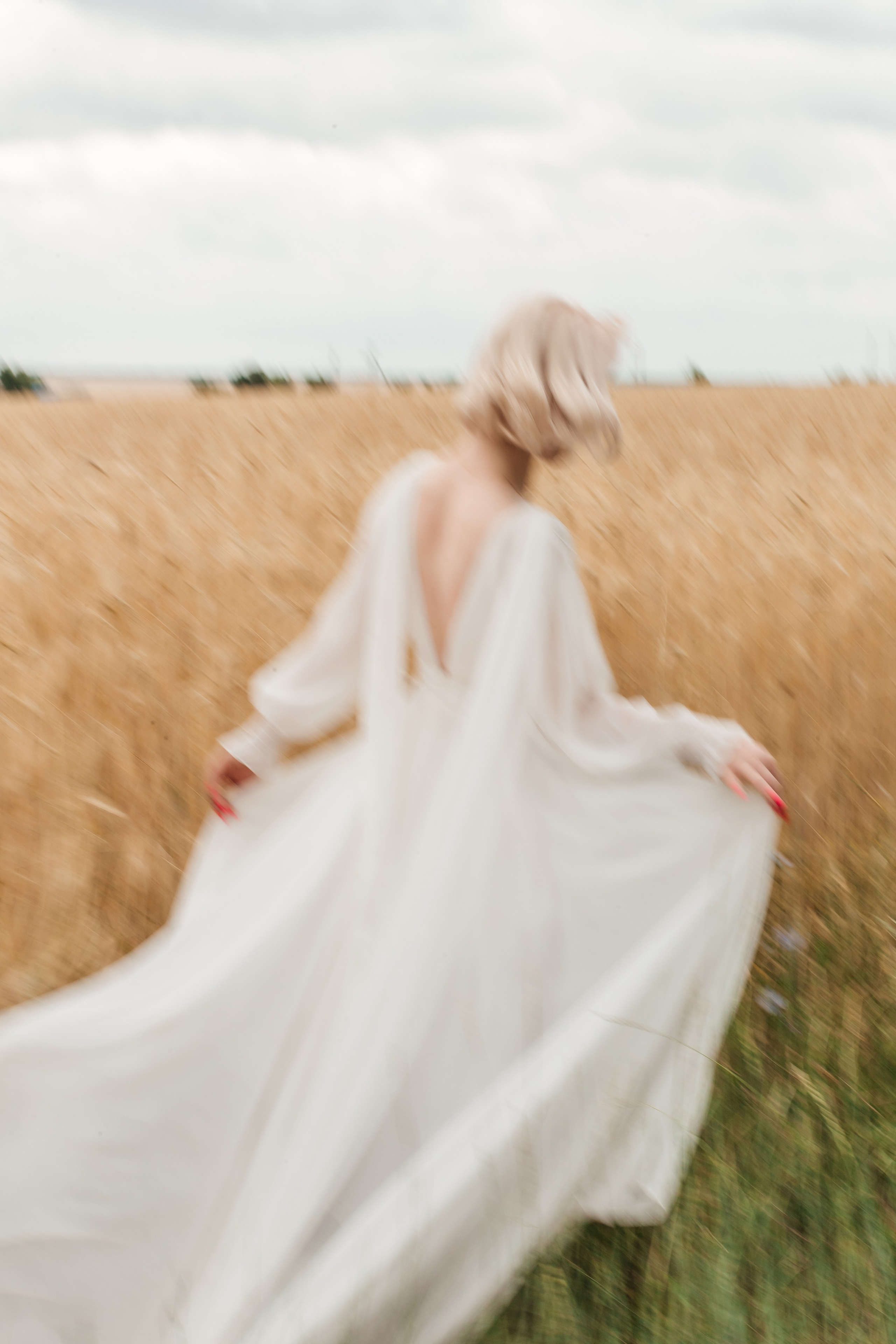 Александра фотосессия в поле. Женский фотограф в Оренбурге Ирина Заводчикова