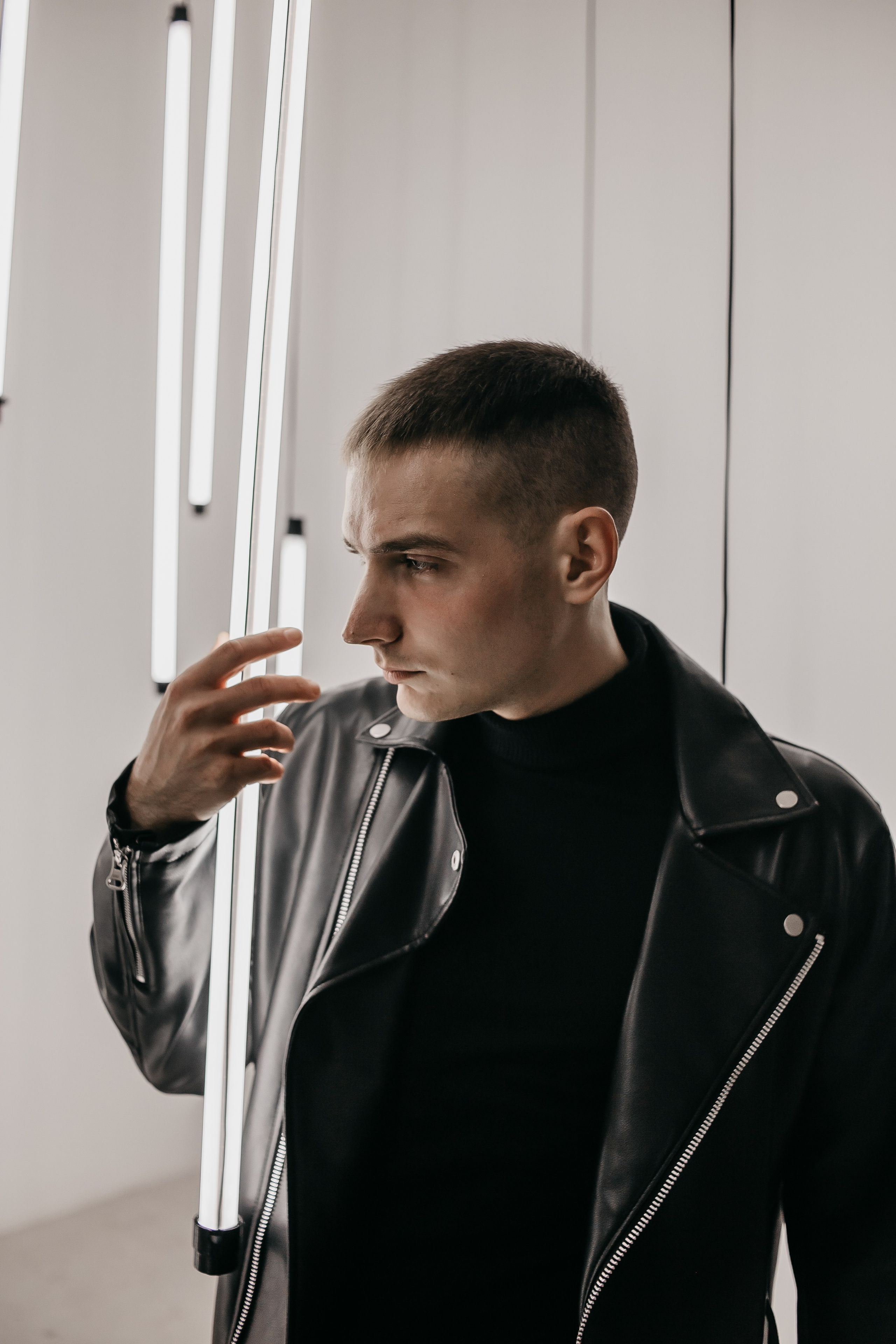 Евгений. Фото в неоне. Фотограф Регина Крикунова г. Красноярск