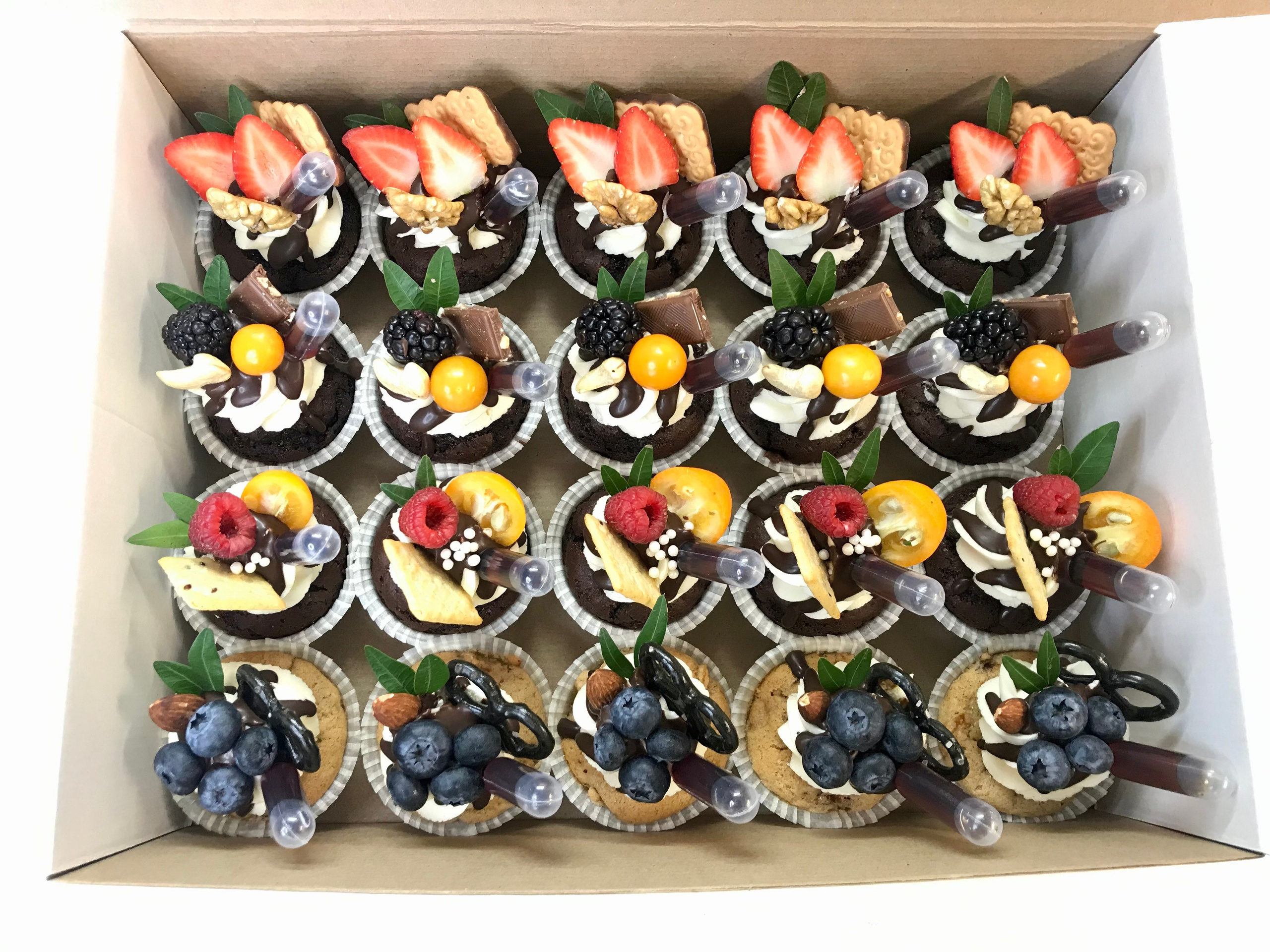 Капкейки фуршетные. Katyasugarsugar капкейки, зефир, торты Москва