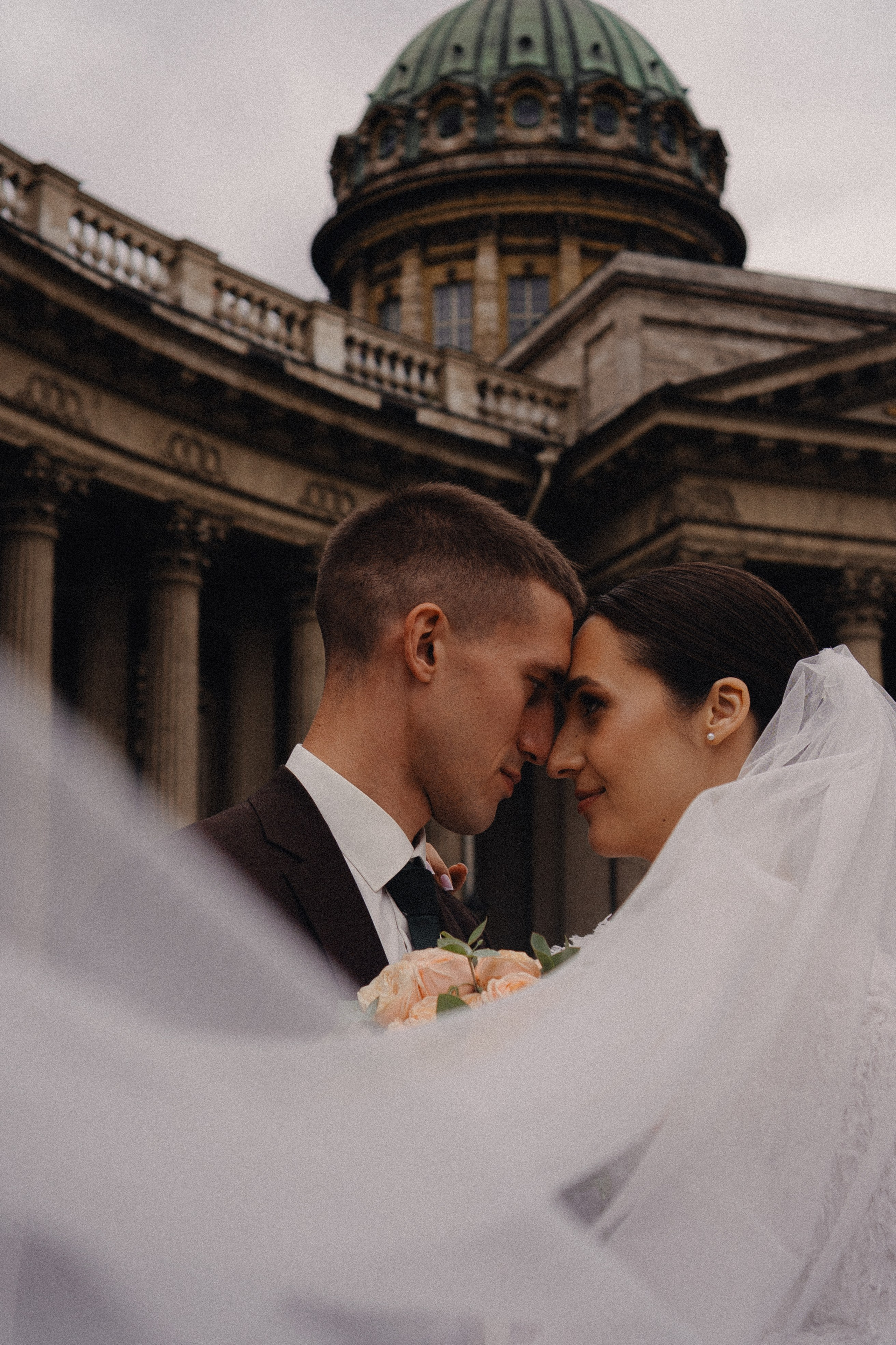 СВАДЕБНАЯ ПРОГУЛКА В САНТК-ПЕТЕРБУРГЕ (ИСАКИЕВСКИЙ СОБОР, ЗИМНЯЯ КАНАВКА, ЭРМИТАЖ И БОЛЬШАЯ МОРСКАЯ УЛИЦА). Профессиональный фотограф, Санкт-Петербург — Виктория Богомолова