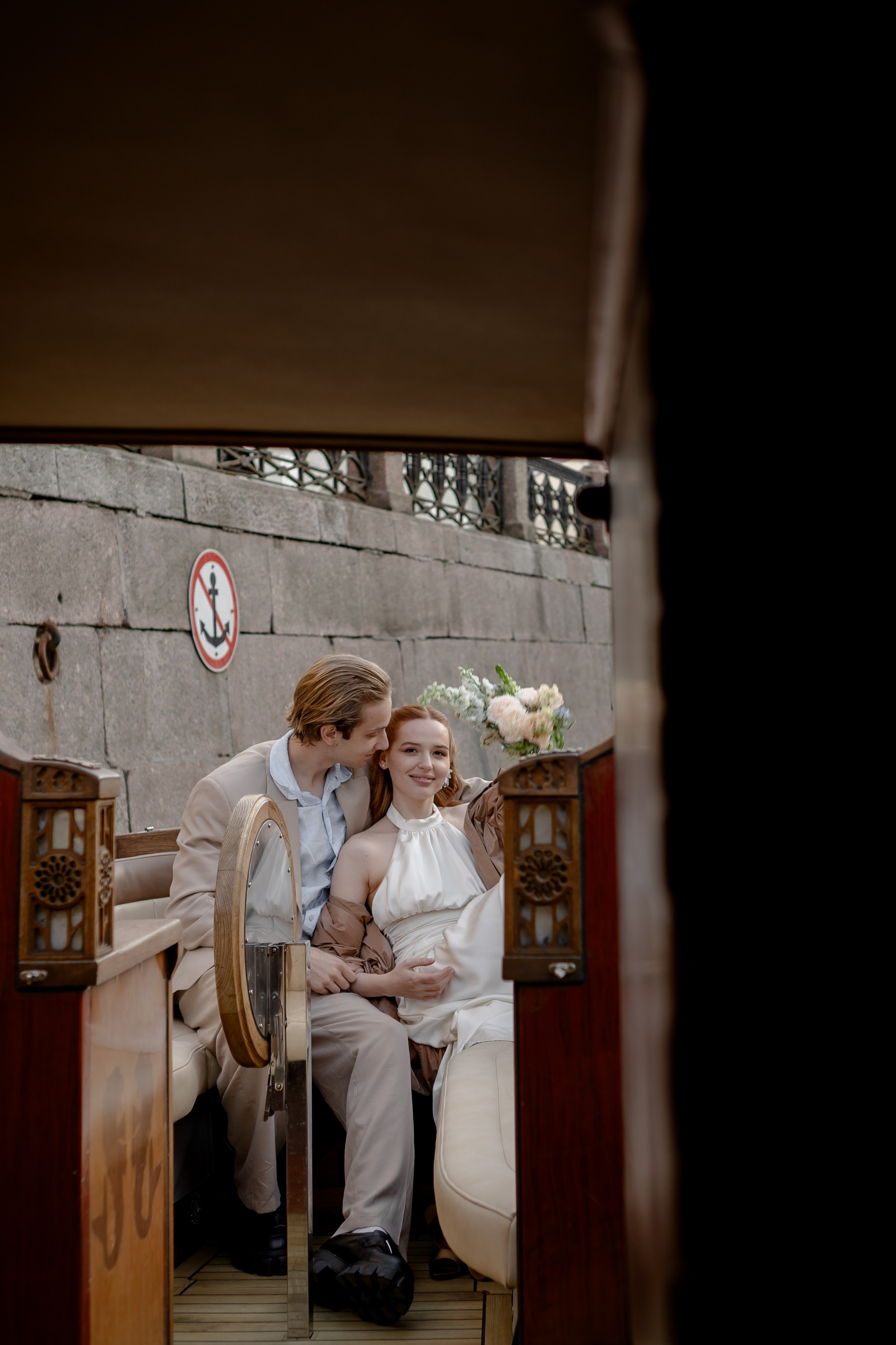 СВАДЕНБНАЯ СЬЕМКА НА КАТЕРЕ ПО КАНАЛАМ САНКТ-ПЕТЕРБУРГА И В АКВАТОРИИ НЕВЫ. Профессиональный фотограф, Санкт-Петербург — Виктория Богомолова