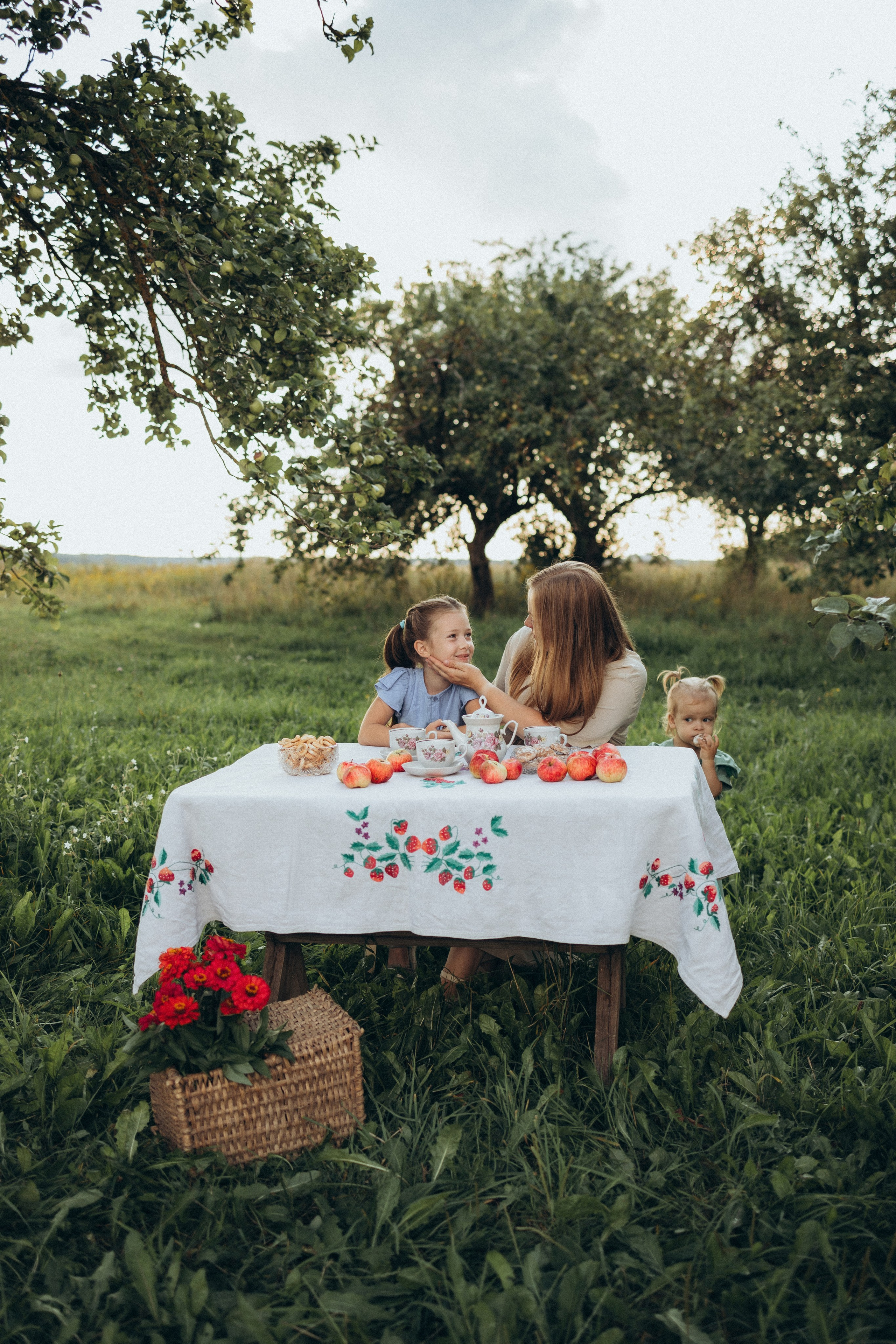 Чаепитие в саду. Фотограф Елена Рябцева