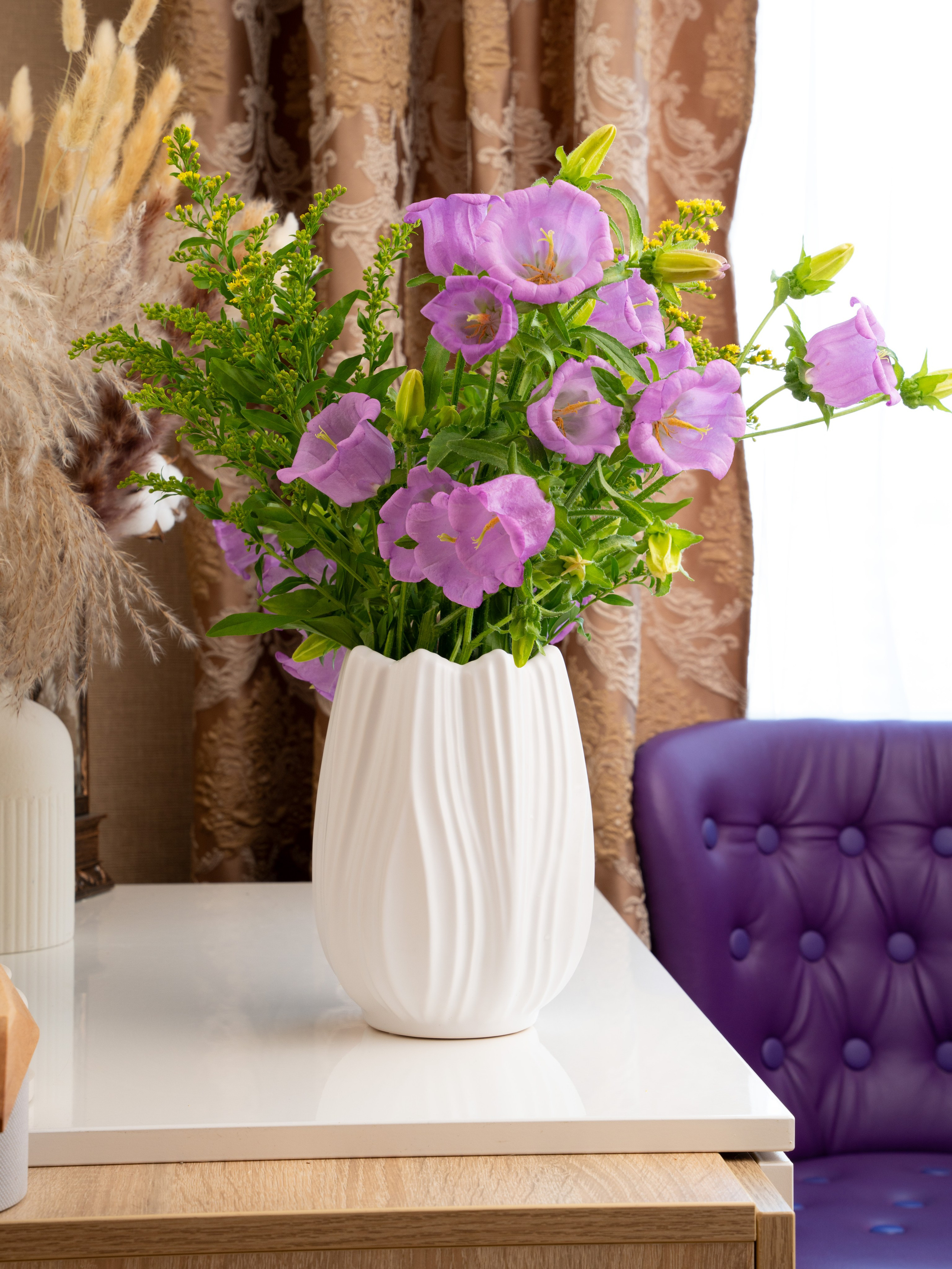 В декоре. Предметный фотограф