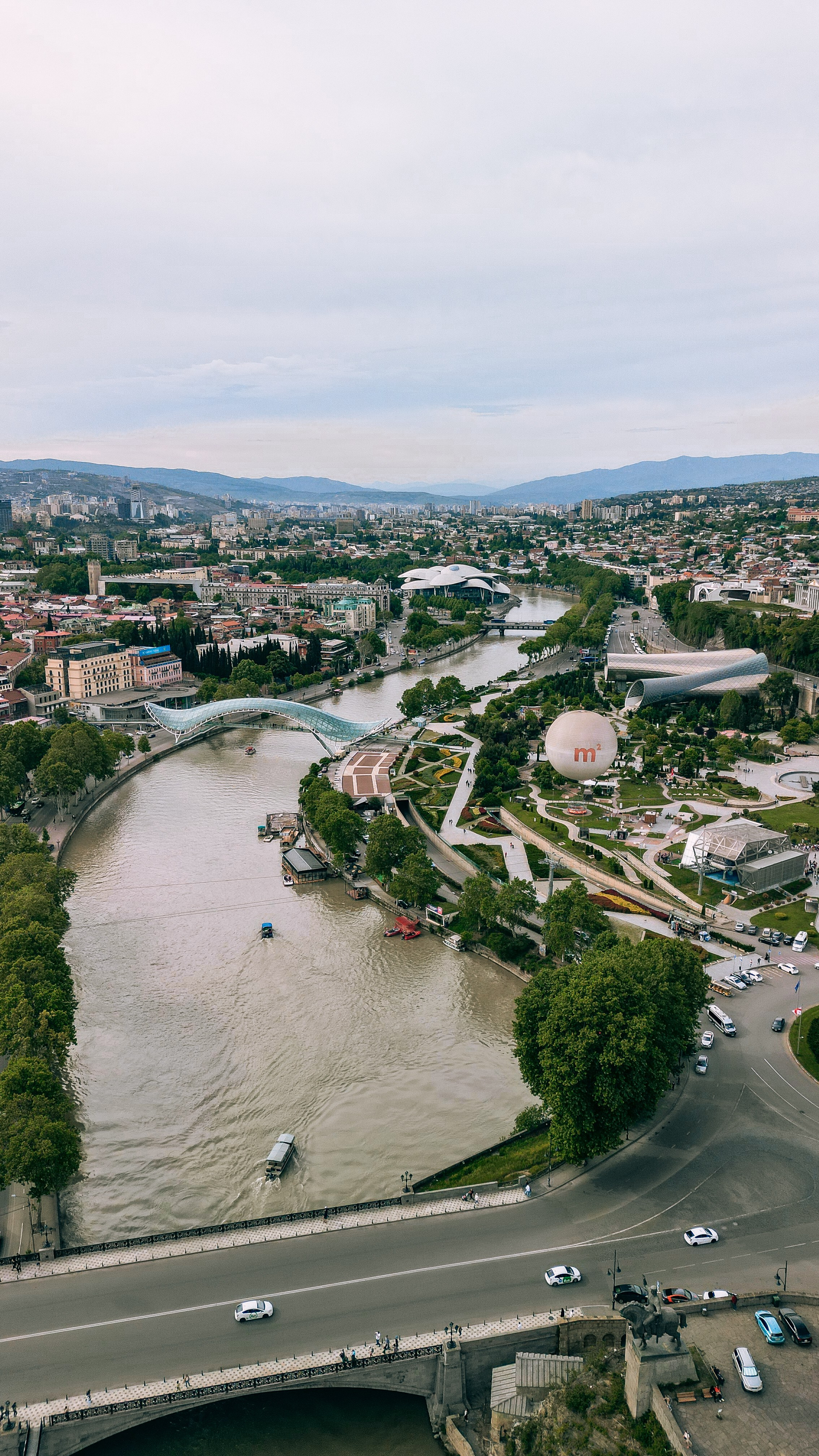 Грузия 2023. Человек с фотокамерой