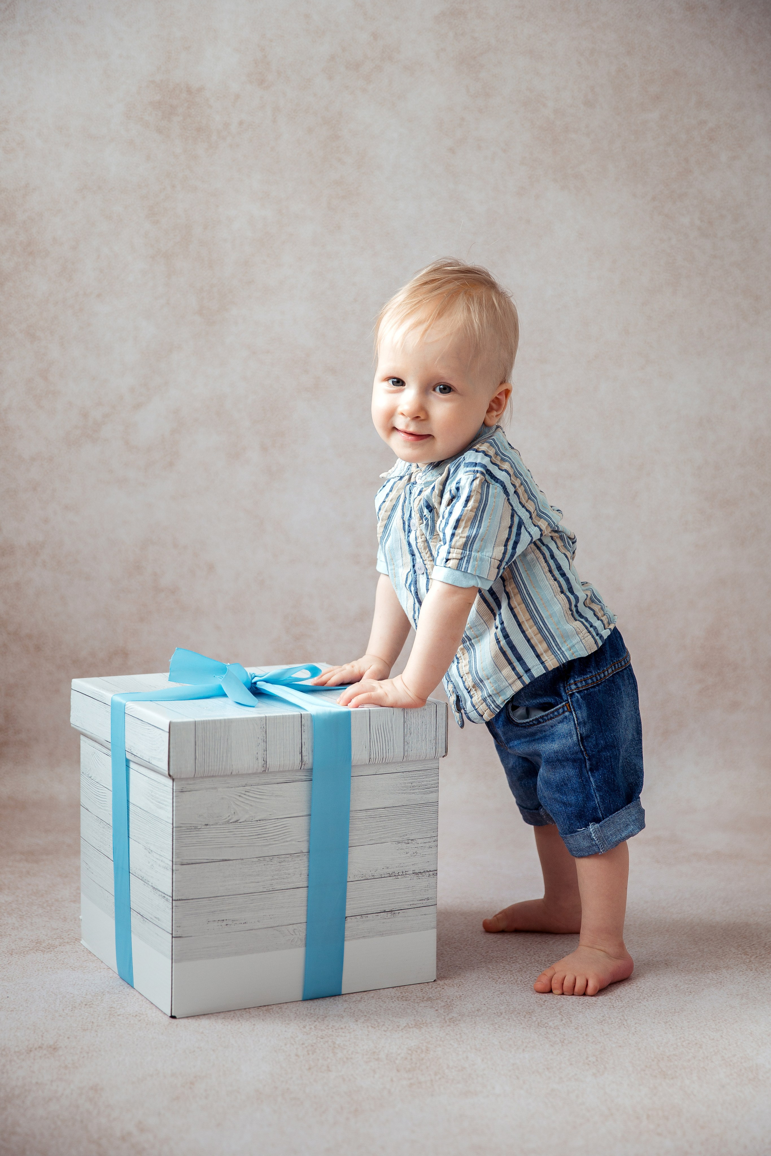 На белом фоне / минимализм. Детский фотограф, выпускные альбомы в Нижнем Новгороде Бодягина Мария