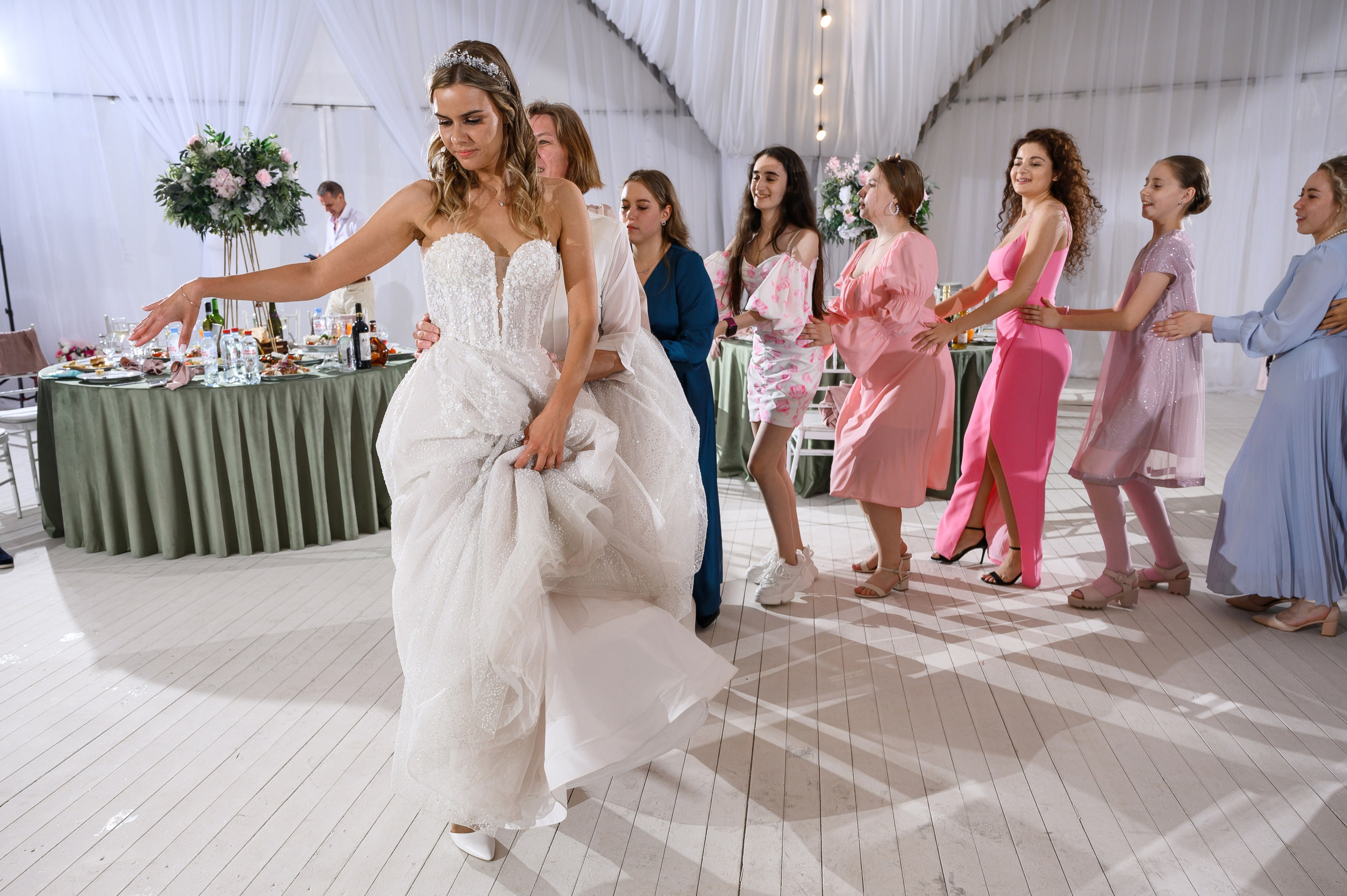 Свадьба шатер Город мастеров — Русская сказка. Свадебный фотограф Москва Юрий Кульман