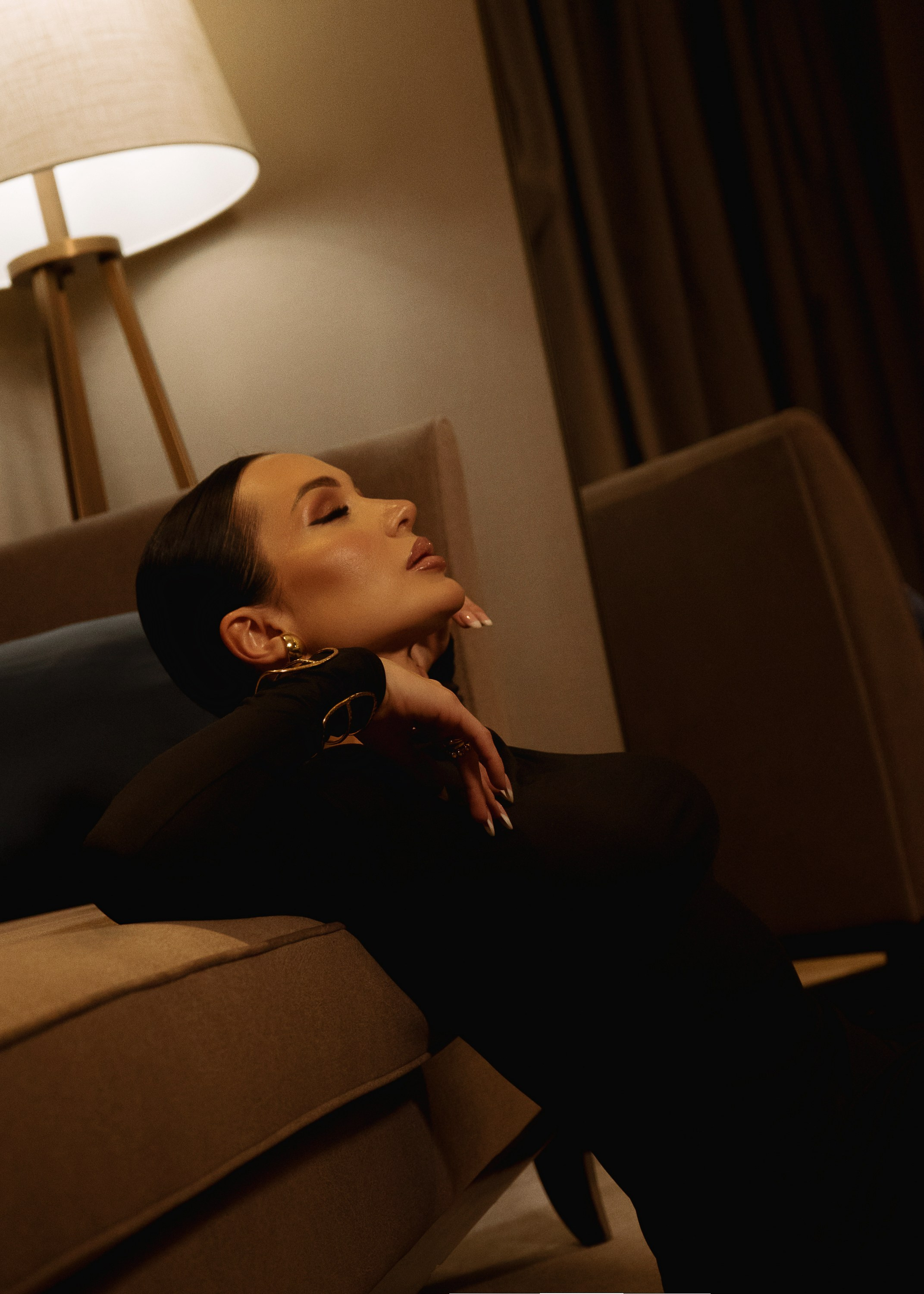 SOLUX. Женский портрет