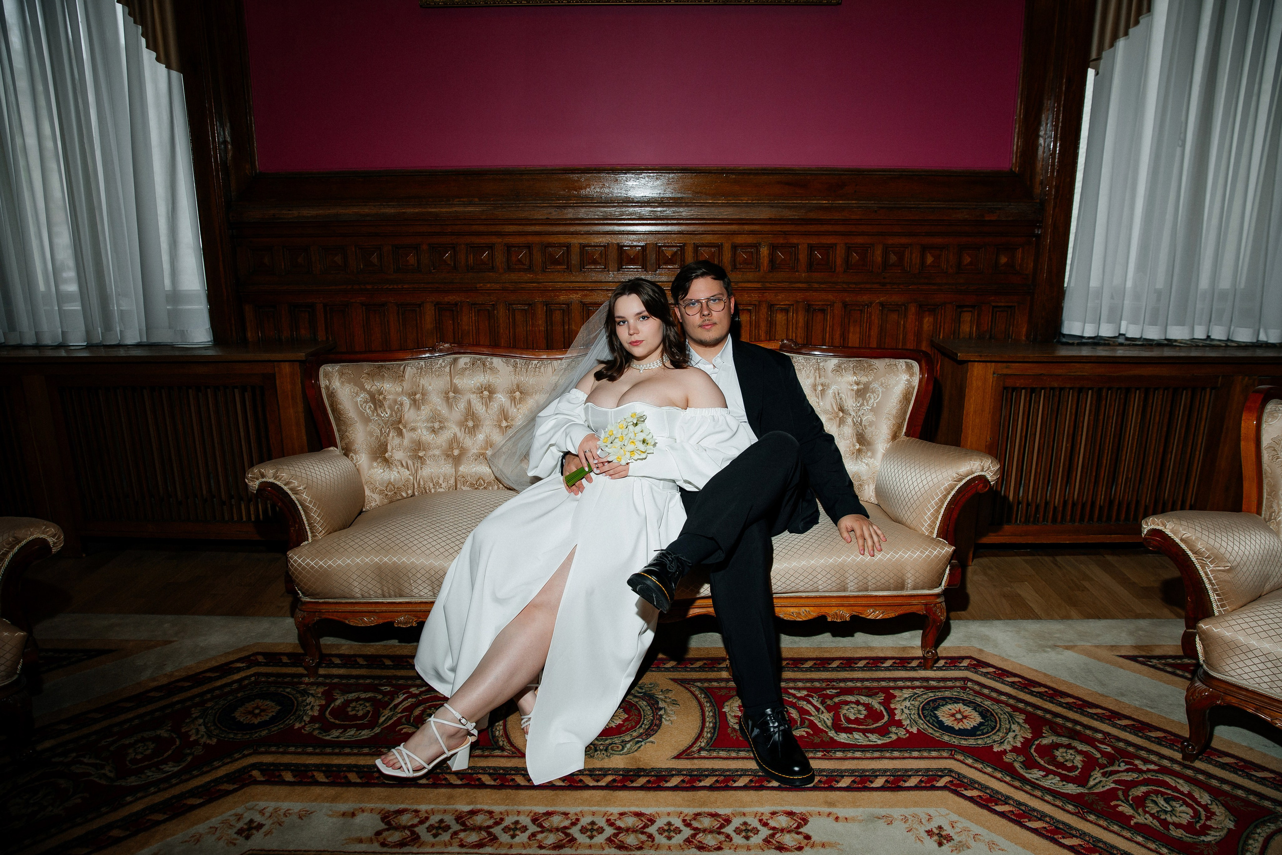 Съемка в отеле и регистрация прохладным майским днем. Свадебный фотограф в Санкт-Петербурге Вика Стукачева