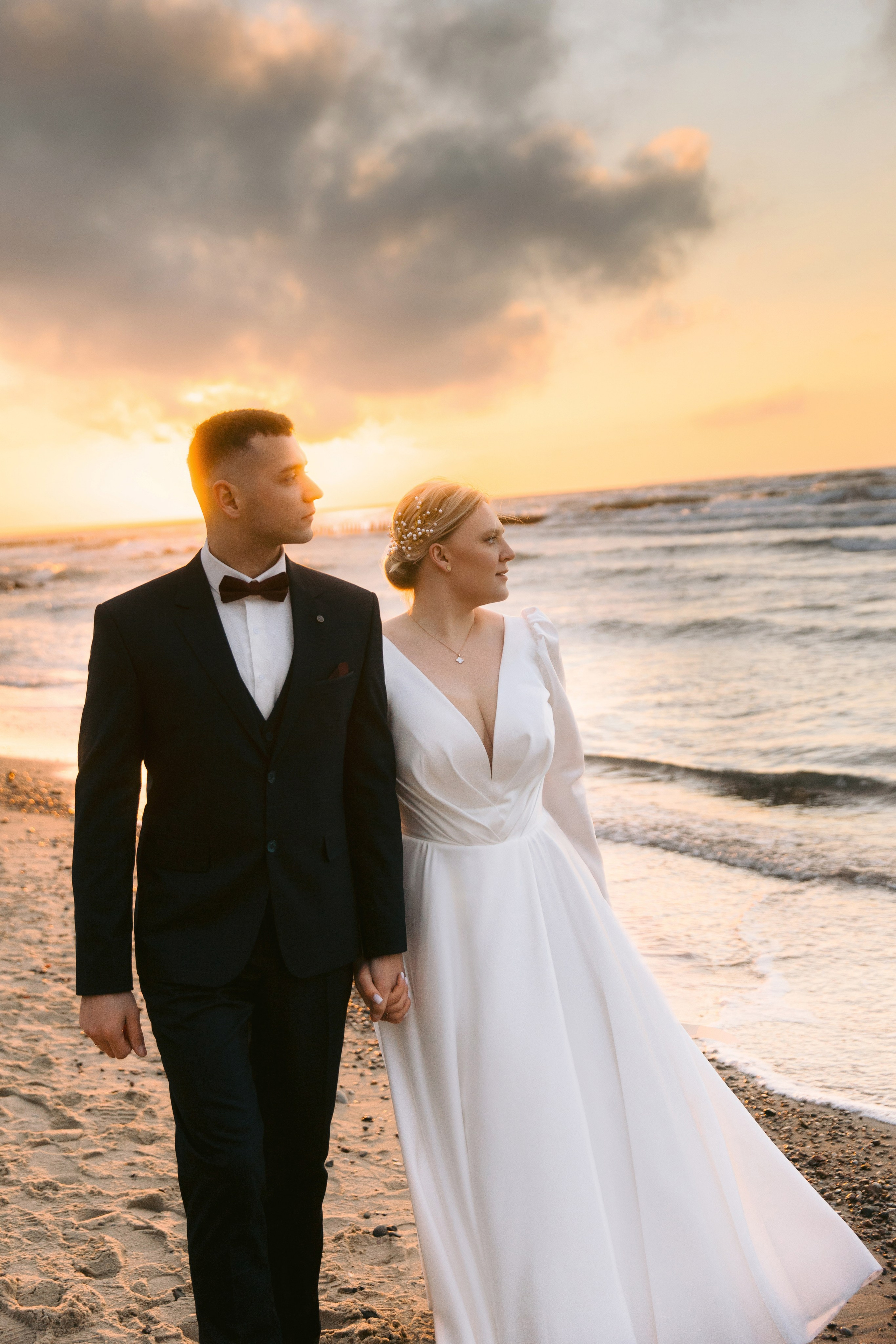 Свадебная фотосессия на закате на море. Свадебный фотограф в Калининграде Мария Ямышева