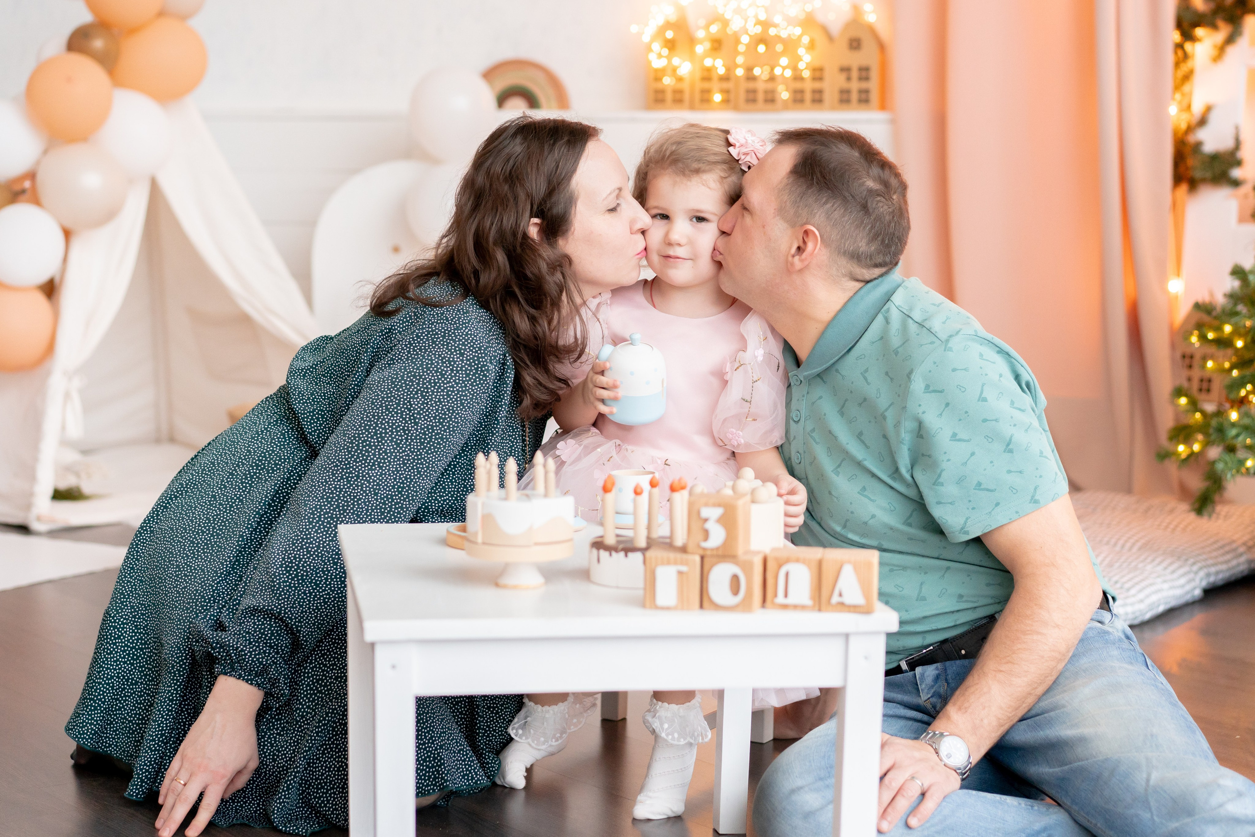 С Днём Рождения ребенка, портрет. Детская, семейная фотостудия в Санкт-Петербурге