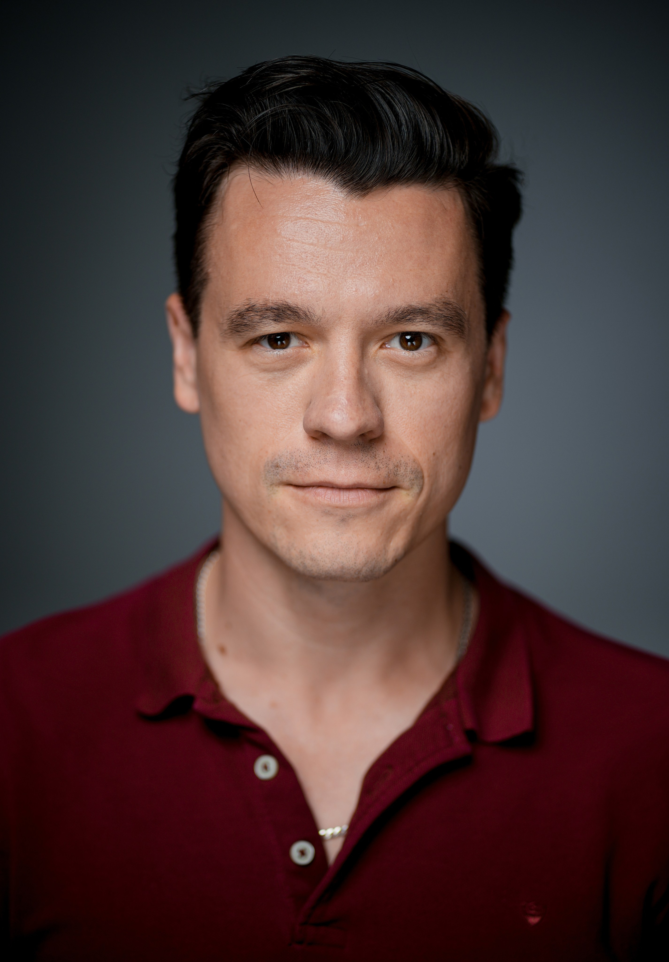 Актёр Дмитрий Абазовик. Портретная съемка в Москве, студийный фотограф Игорь Фомин