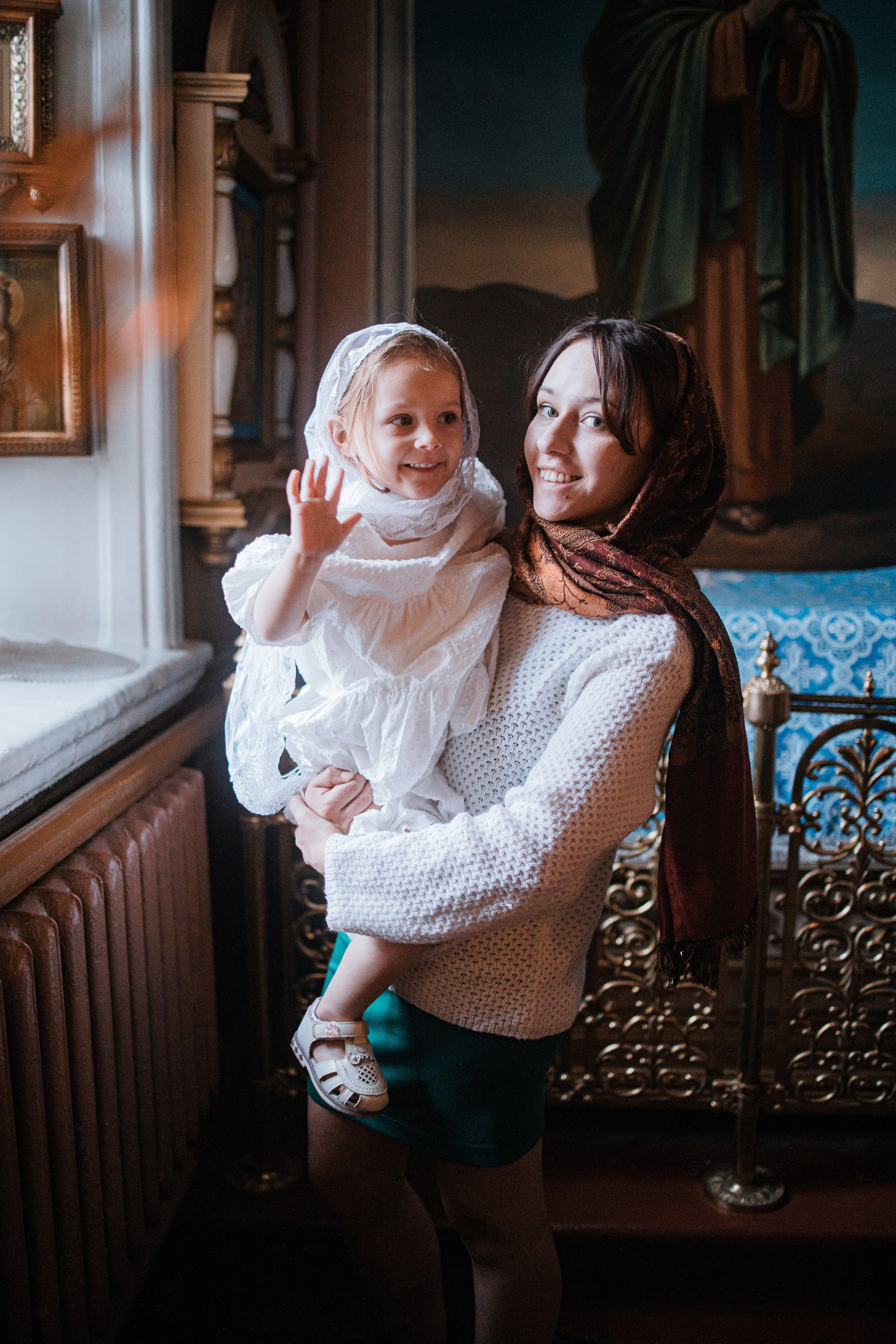 Красивое крещение ребенка в церкви. Выпускные альбомы в Серпухове