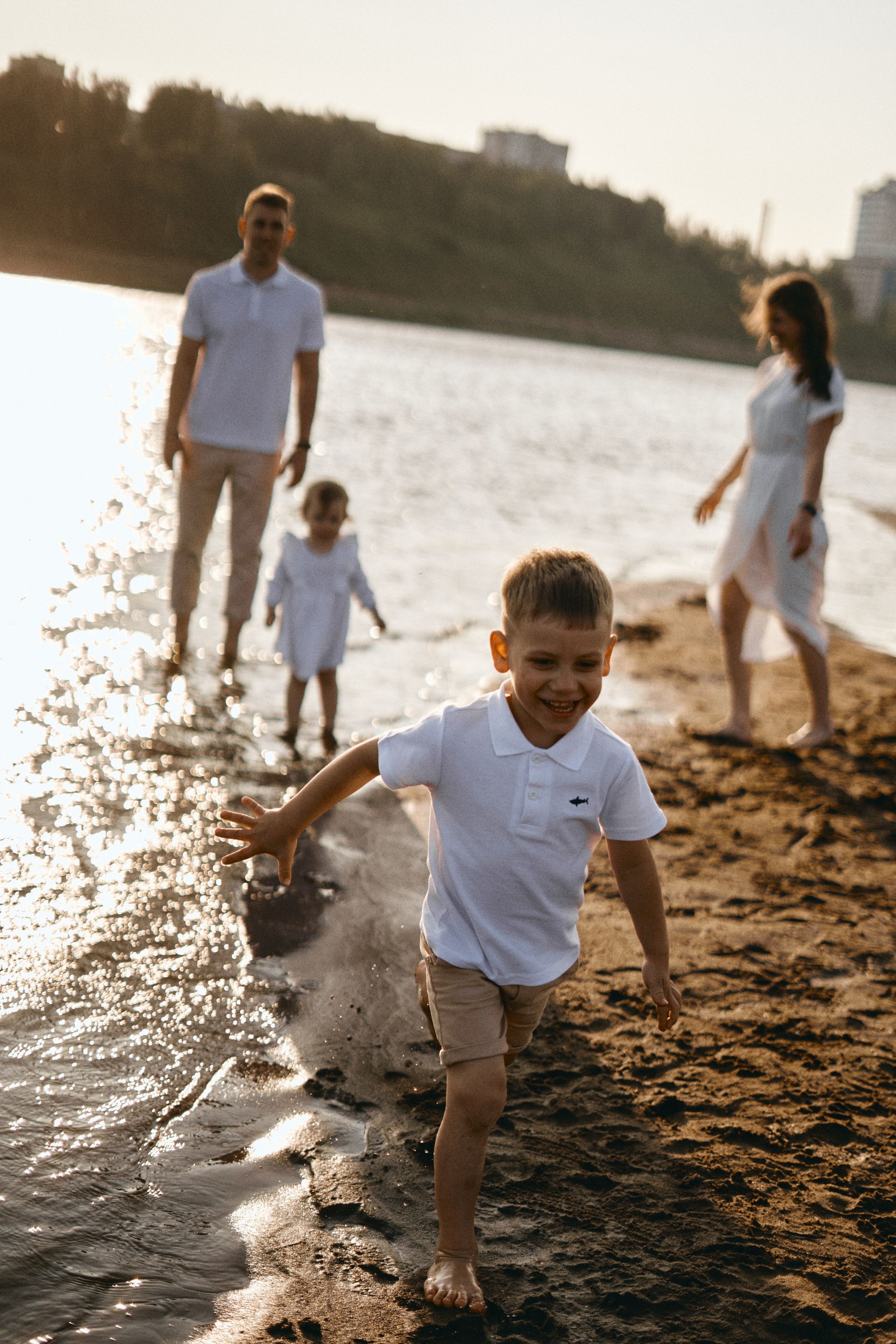 Пляж, ветер и объятия. Фотограф Киров Анжелика Некрасова
