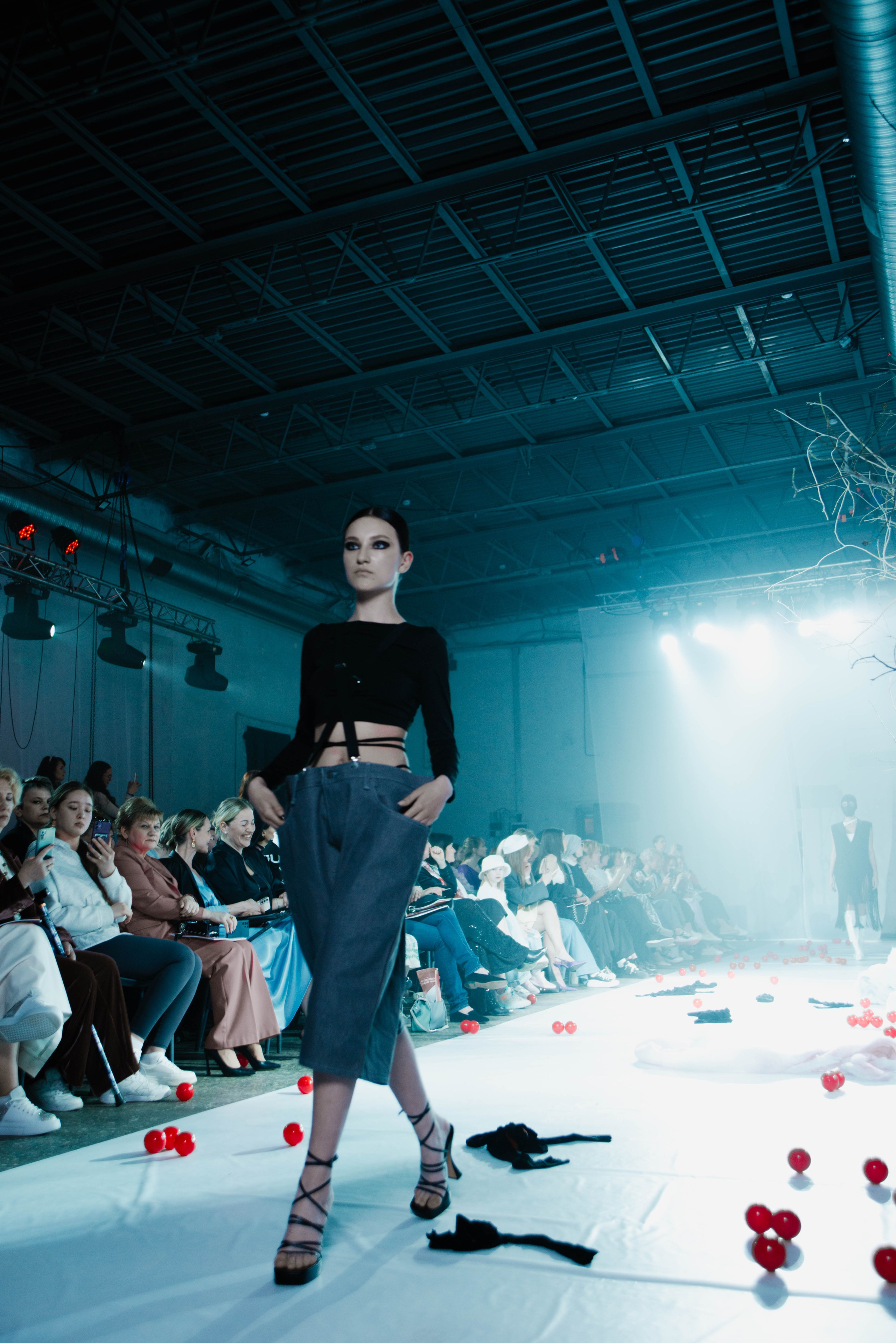 Показ «Красный Шум». Ксения Glossa. Портретный и репортажный фотограф в Самаре