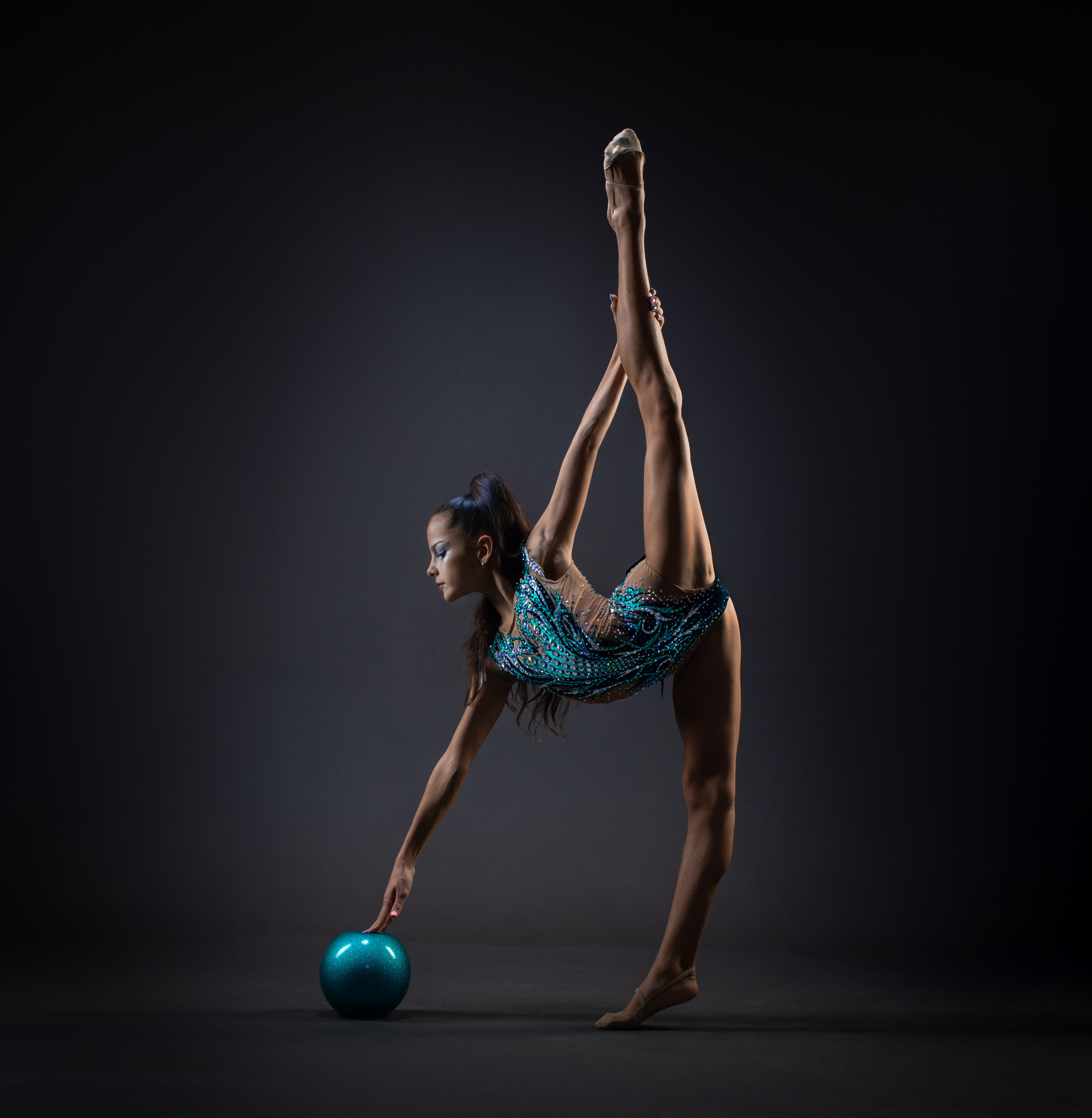 Фотосъёмка гимнасток на белой циклораме. Балетный фотограф Алина Ханько — Душа Балета