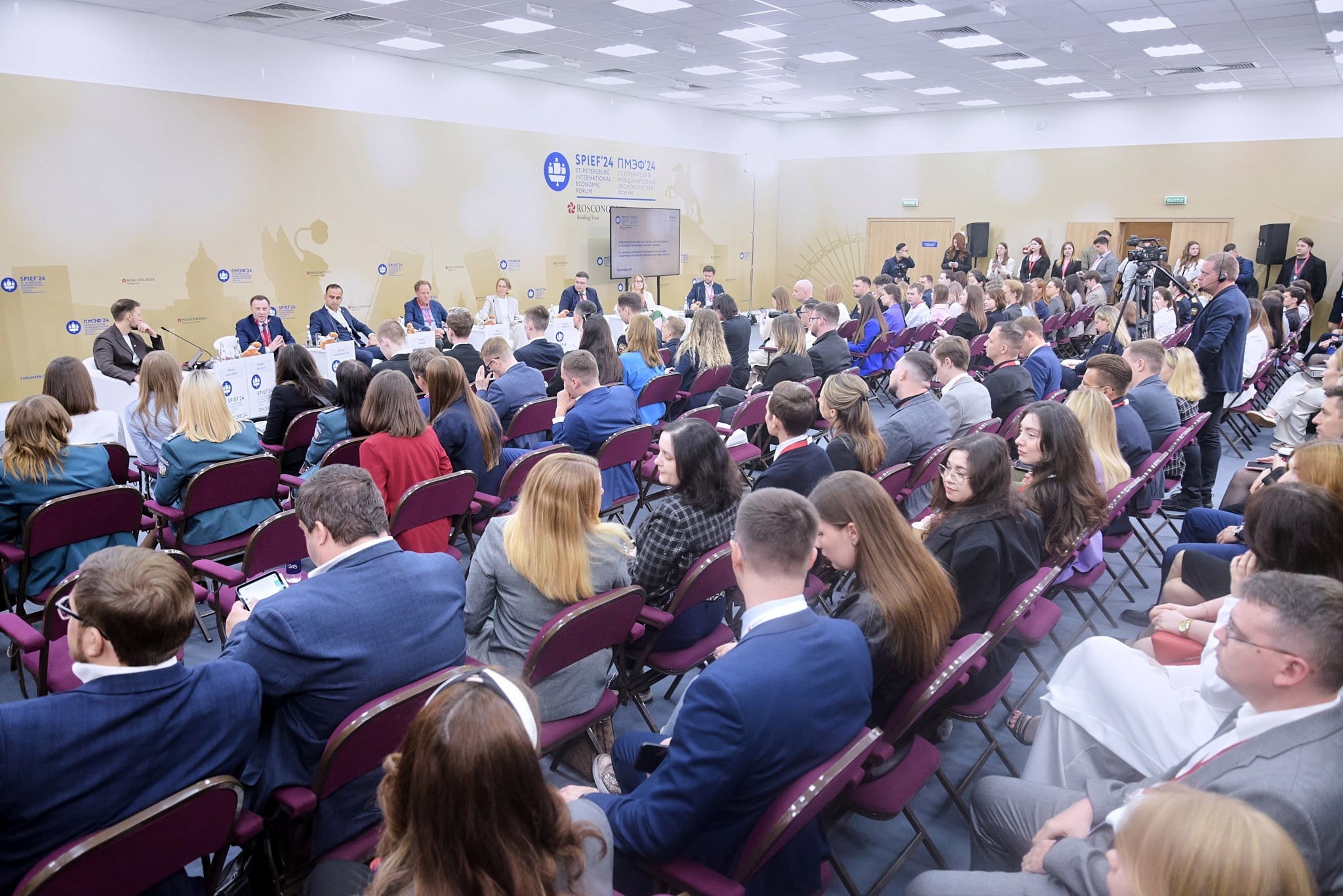 ПМЭФ-2024. Иван Ступа, репортажный фотограф в Санкт-Петербурге и Ленинградской области