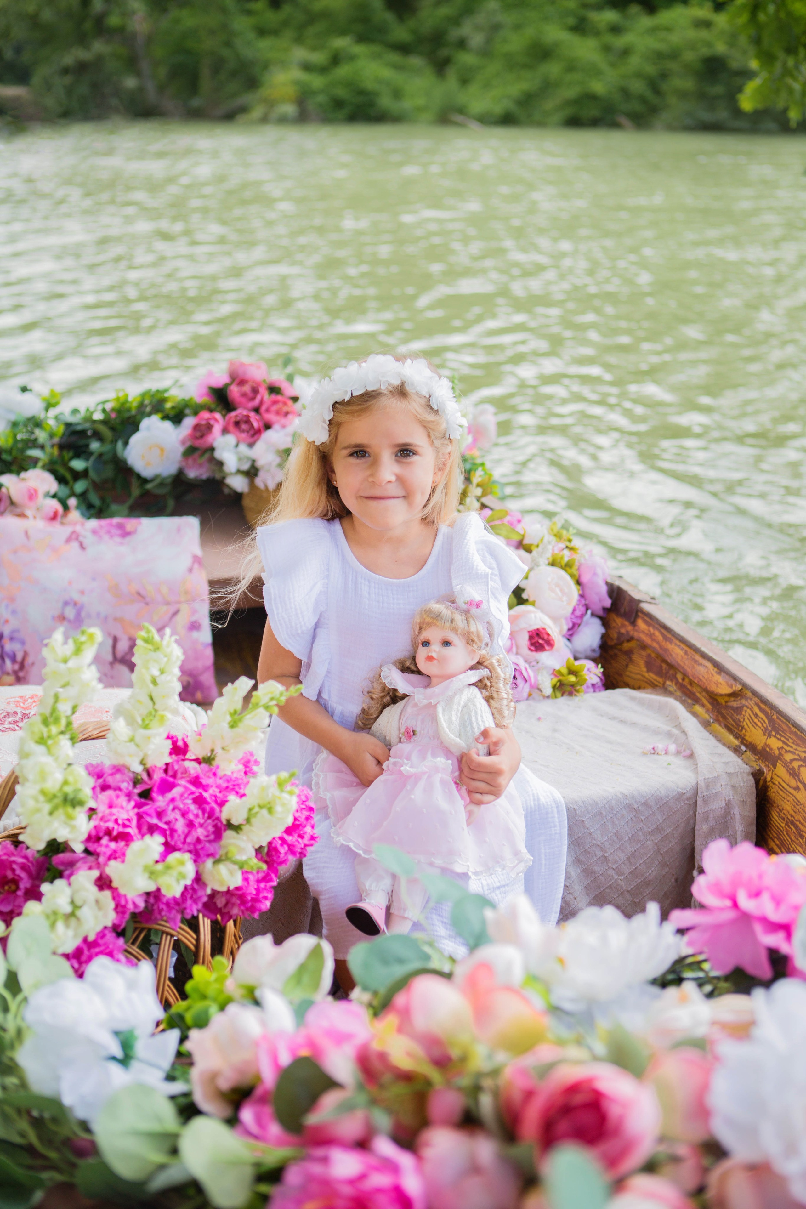 Лодка с пионами. Свадебный семейный и детский фотограф в Краснодаре Карина Федоровская