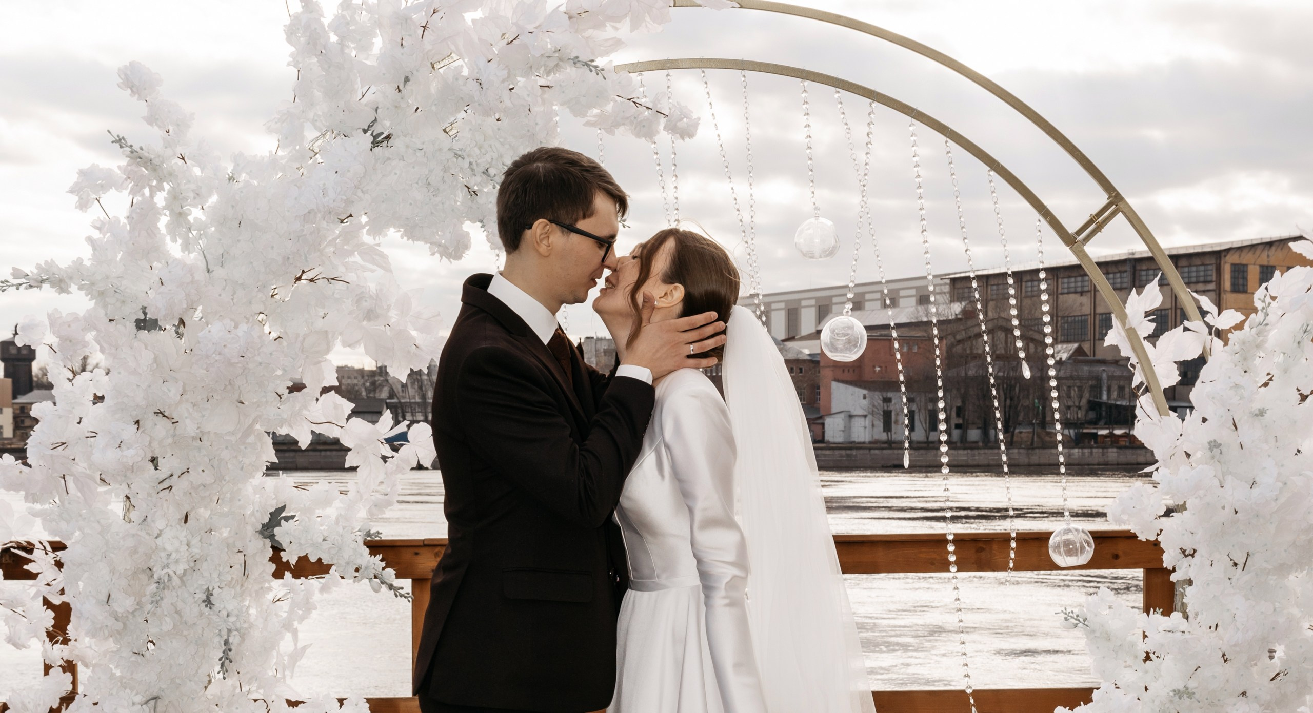 Свадебная фотосессия банкета. Свадебный и Семейный Фотограф в Гатчине и Санкт-Петербурге Виктория