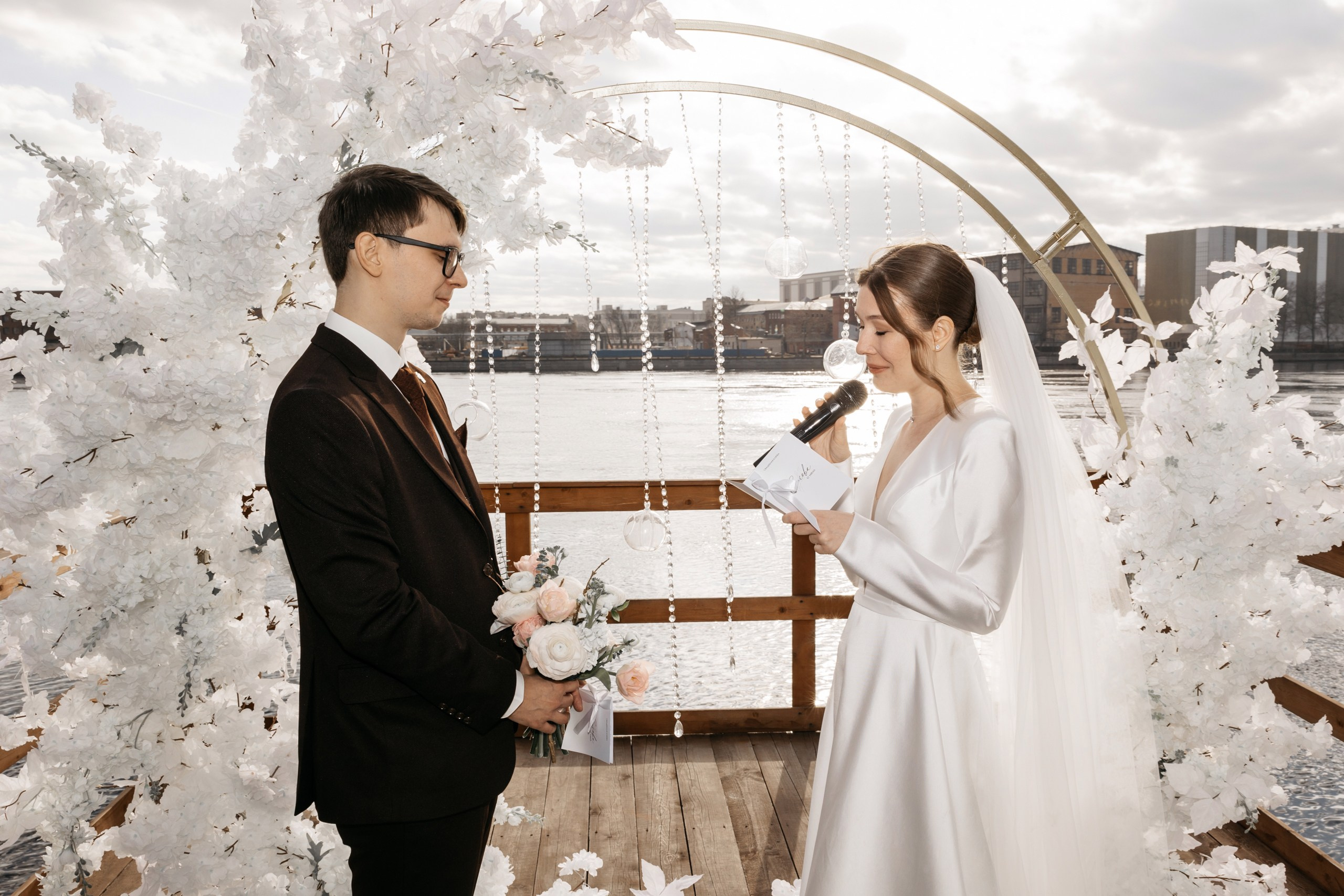 Свадебная фотосессия банкета. Свадебный и Семейный Фотограф в Гатчине и Санкт-Петербурге Виктория