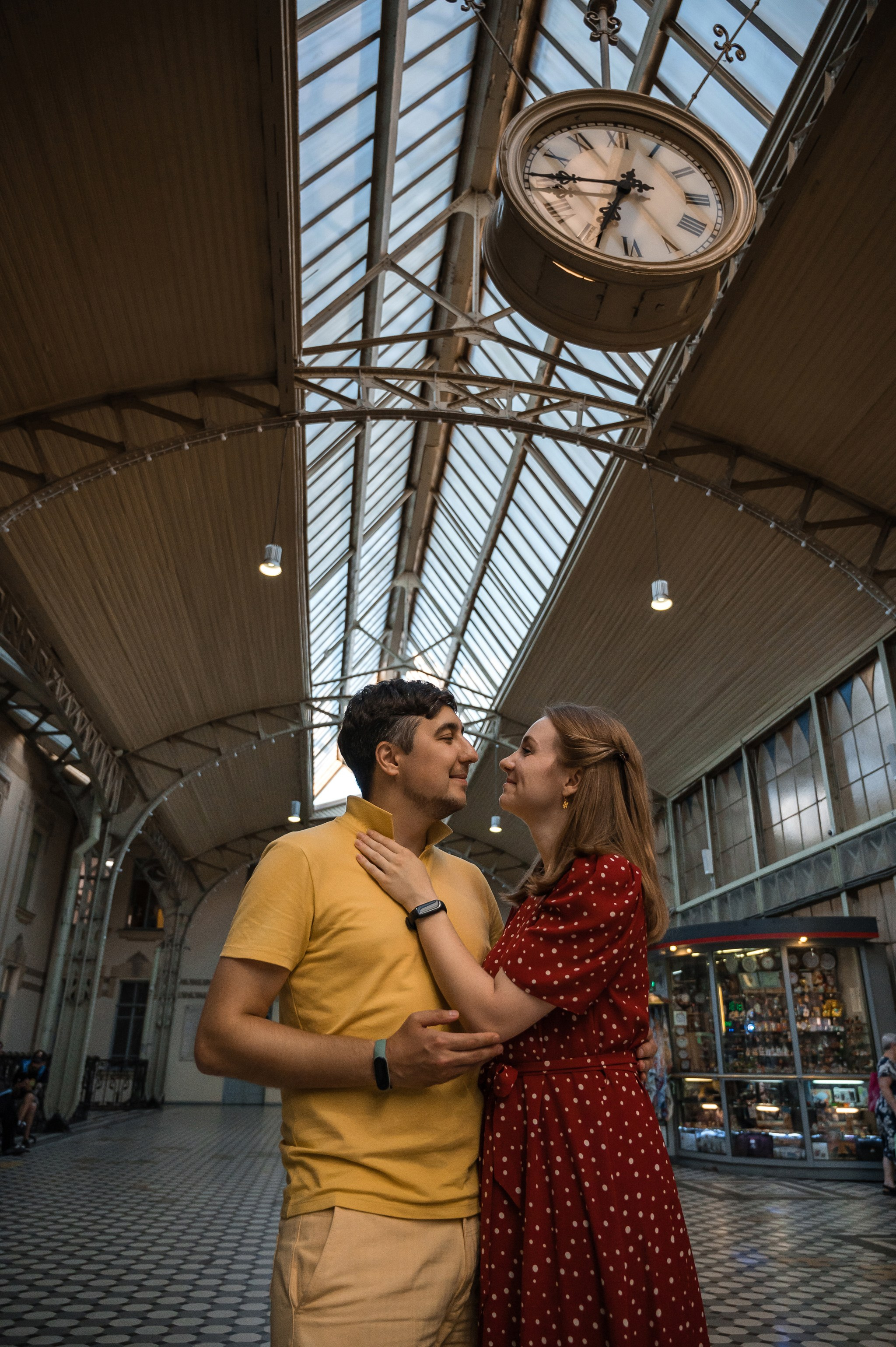 Пара на Витебском вокзале. Свадебный и семейный фотограф из Санкт-Петербурга Климов Анатолий