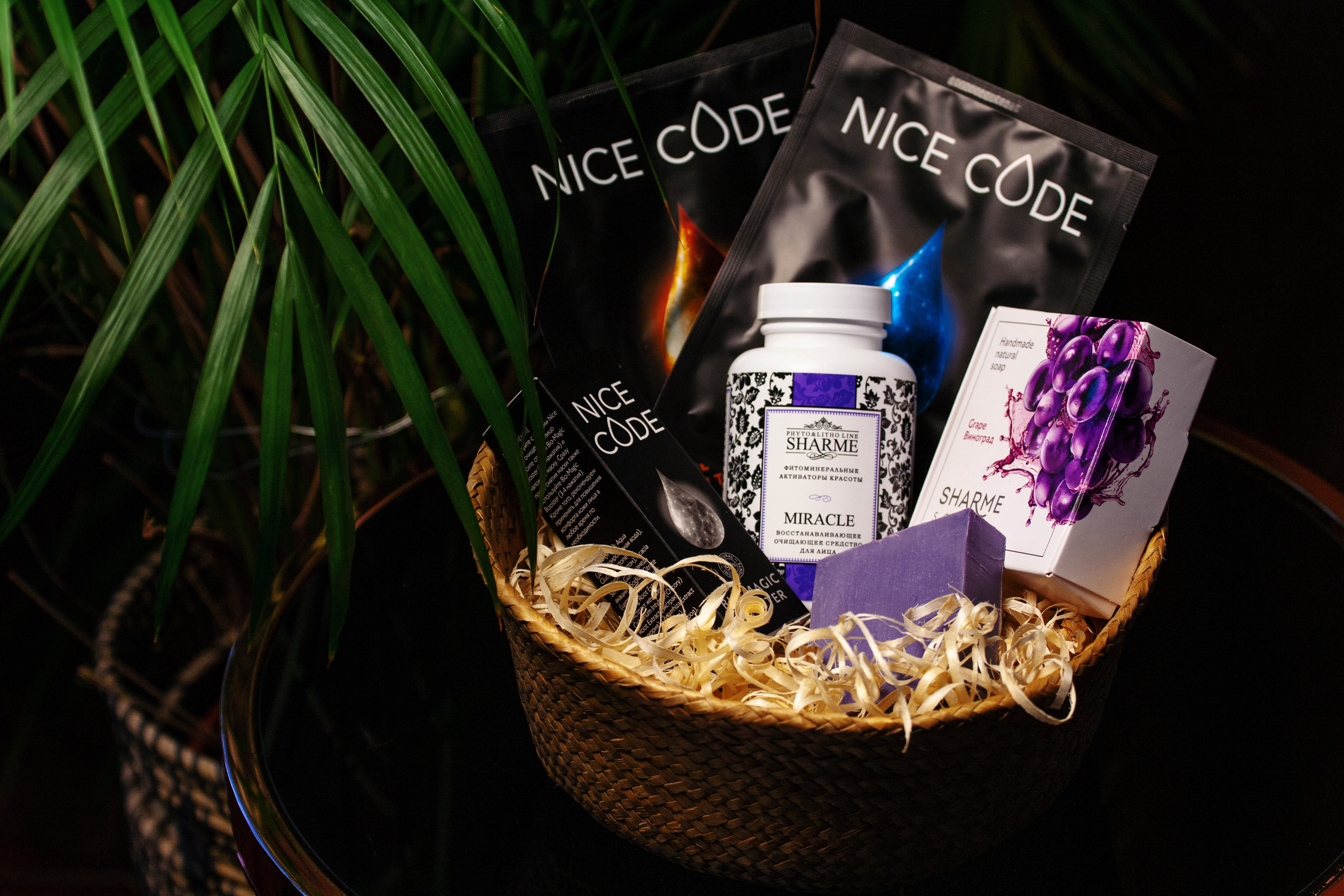 Косметика для лица и тела. Предметная фотосъемка. Москва