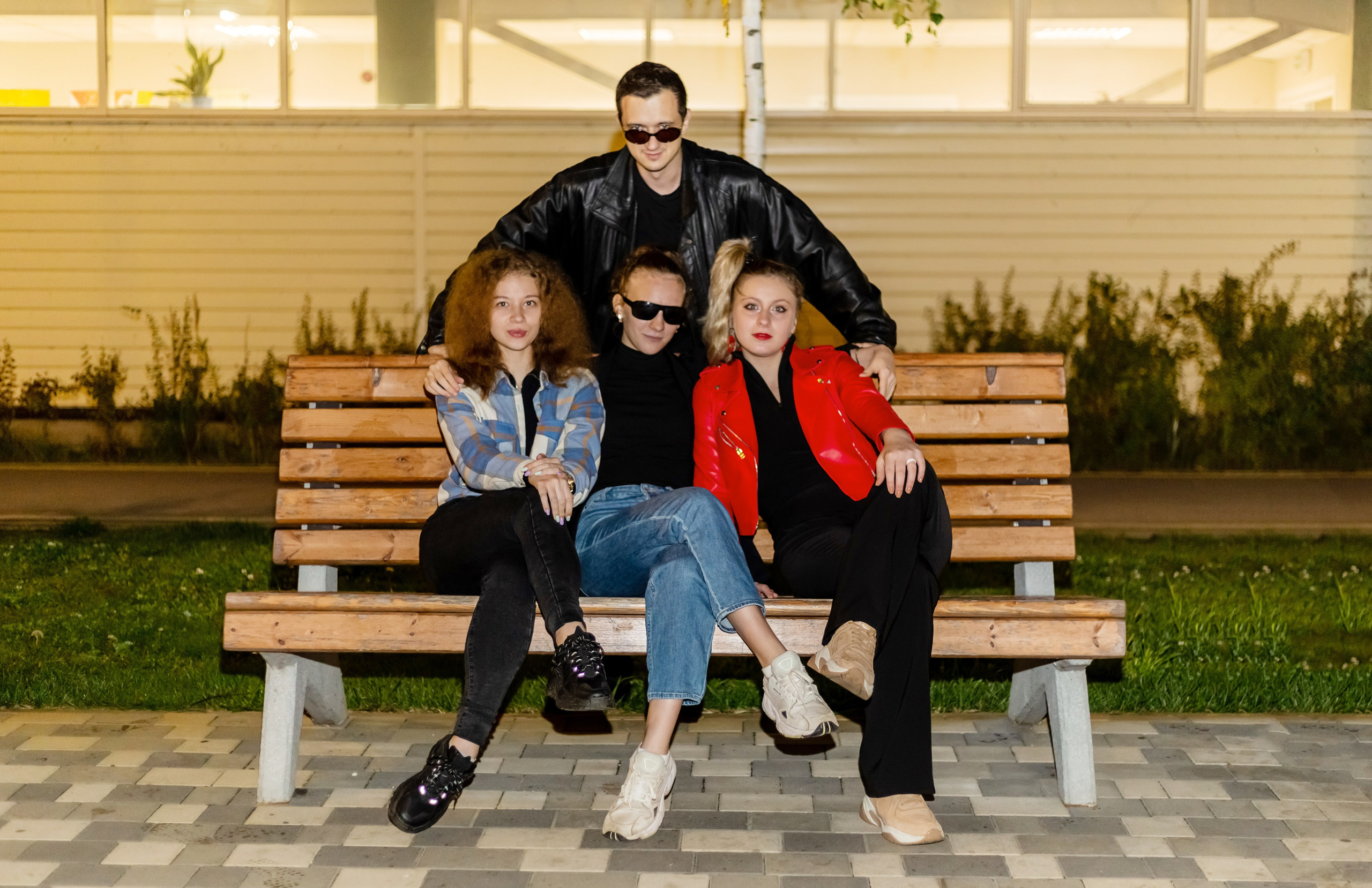 Вечерняя съемка в стиле 90-х. 11А — школа 9. Выпускные альбомы Воронеж от Веры Соколовой