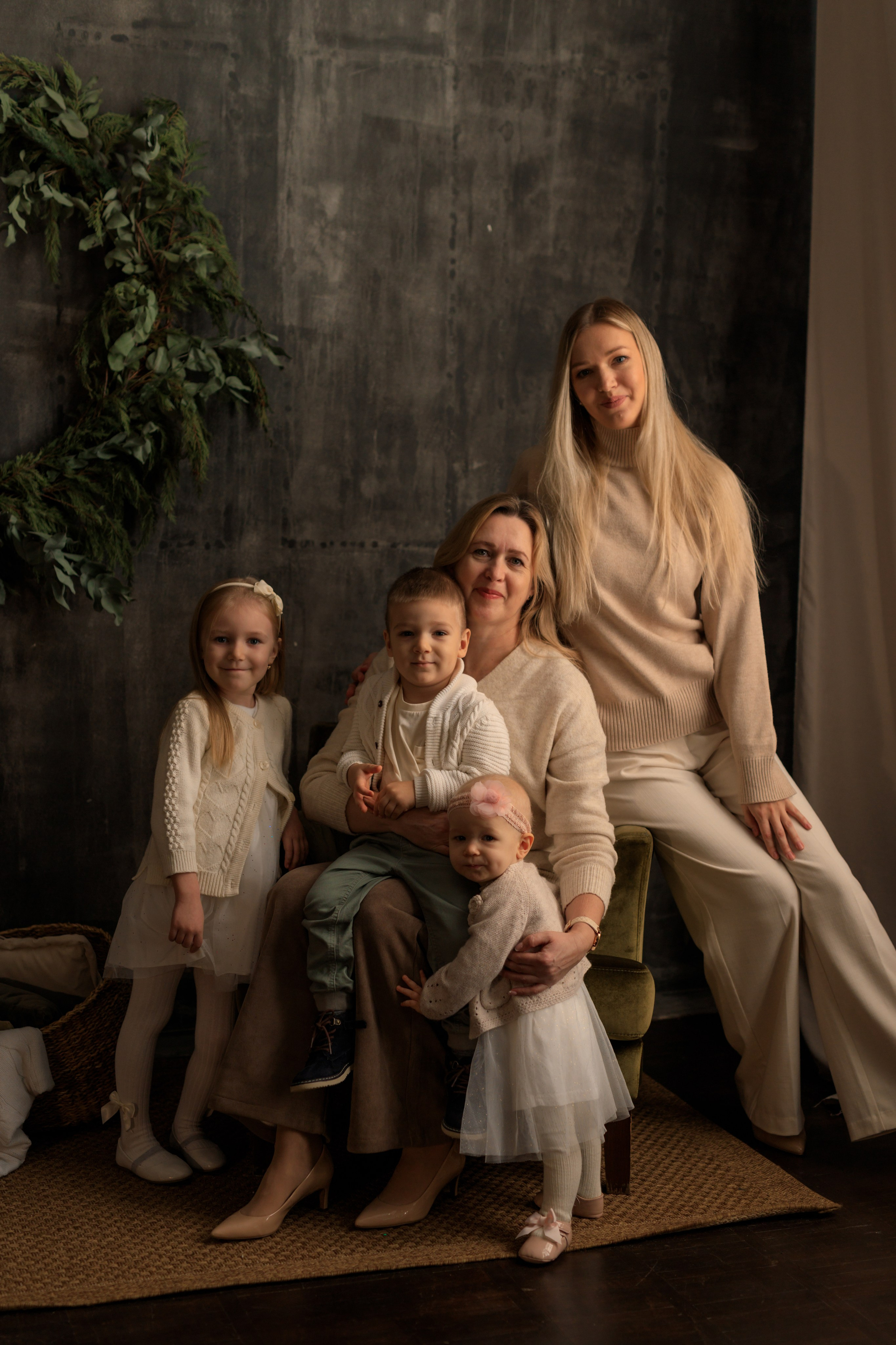 Мама, дети и бабушка. Семейный и детский фотограф в Краснодаре Элона Литвинова