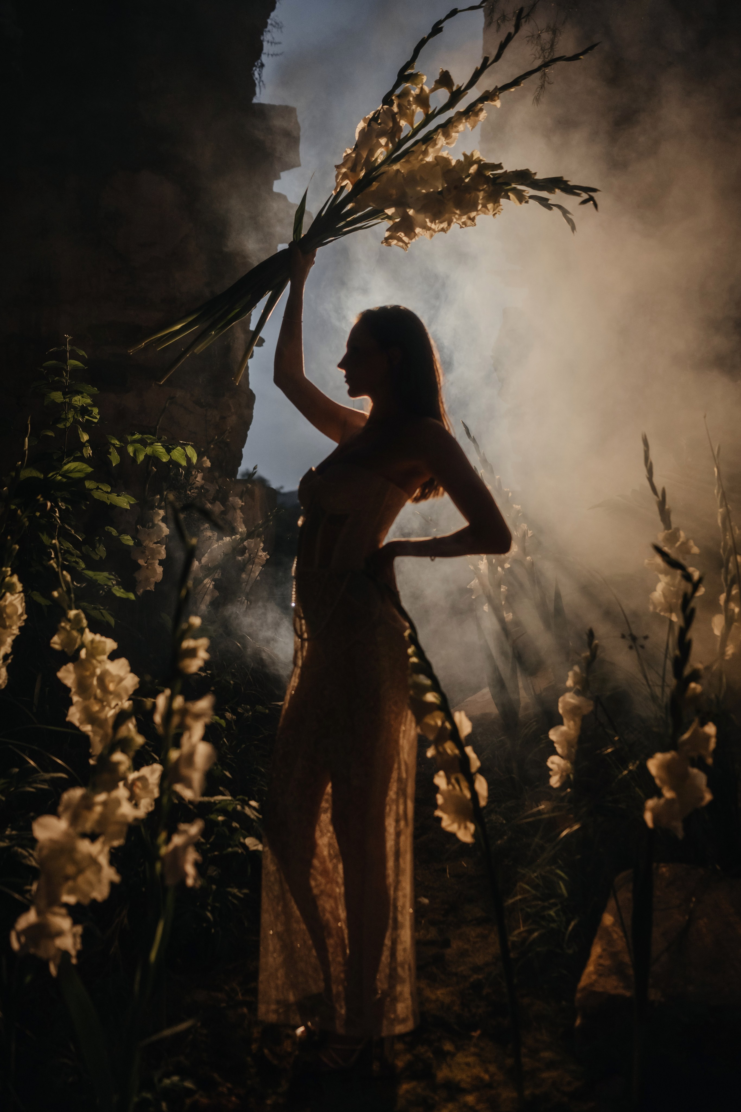 Свадебная фотосессия, свадьба, лавстори, утро невесты, совместные сборы, идеи для фотосессии, жених и невеста, позирование, позы для фотосессии, свадебные сборы, сьемка в студии, свадебная съемка, тренды свадьба, свадебные тренды, свадебный декор, позинг,свадебный макияж, детали, детали на свадьбу, приглашения на свадьбу, свадебная причёска, невеста, фото невесты гладиолусы на свадьбе,свадьба с гладиолусами ,невеста и гладиолусы 