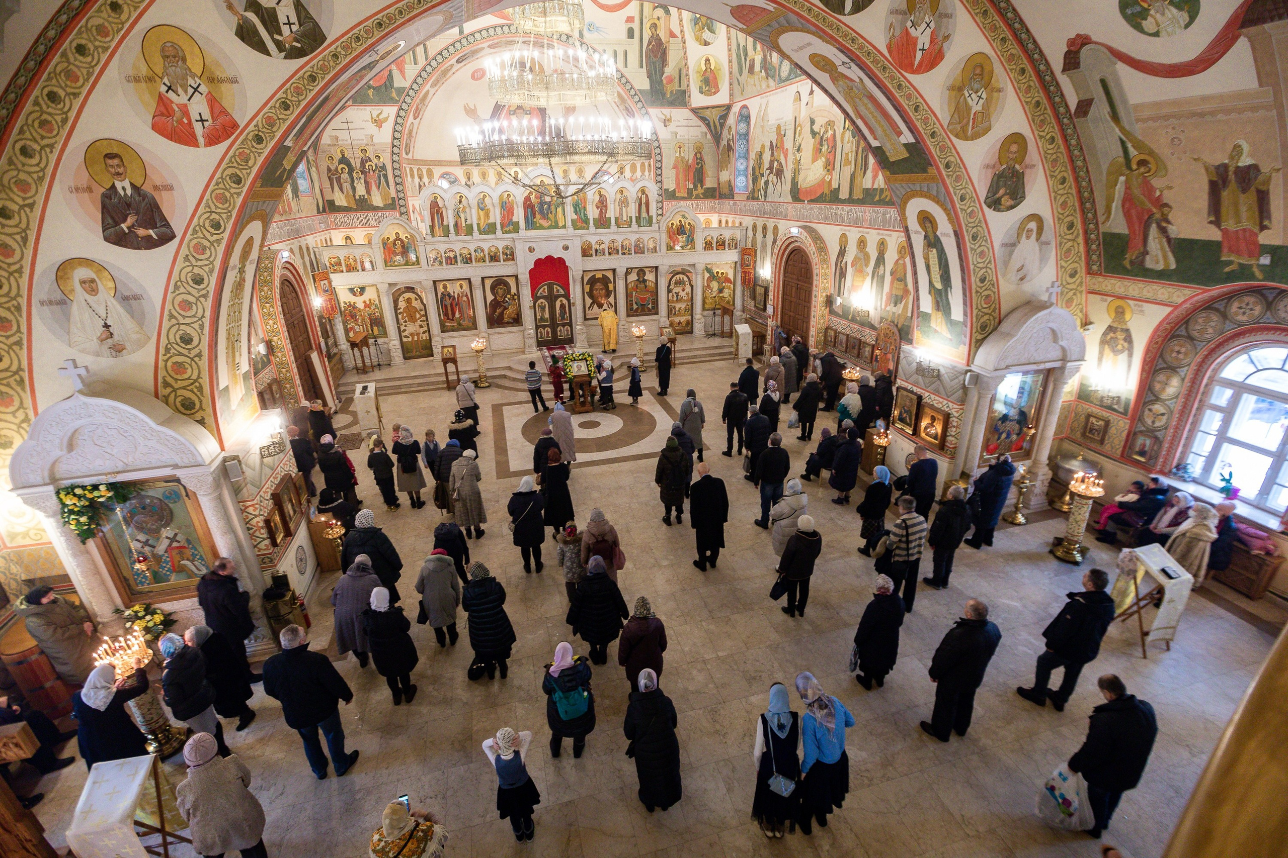 Праздничное богослужение Святителю Николаю 19 декабря. Интерьерный фотограф в Москве Роман Потапов