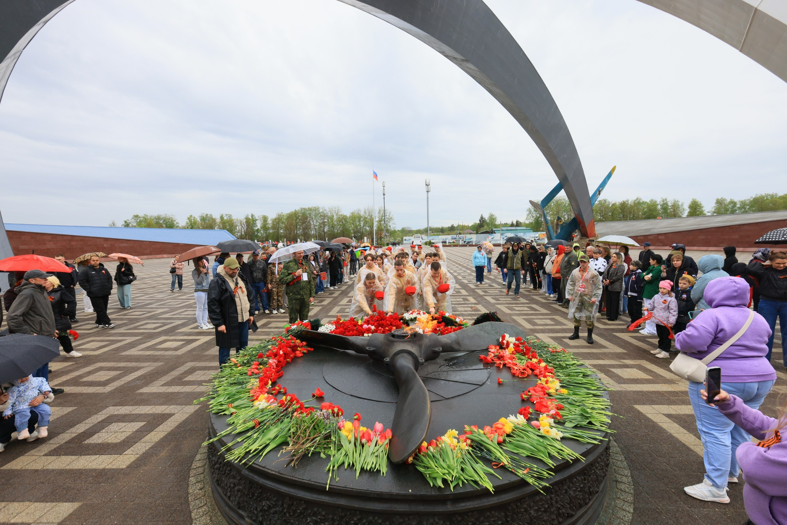 9 мая 2026 Хаммер клуб в День Победы в Туле (У мемориала «Защитникам неба Отечества», музея оружия, «Три штыка». Фотограф в Туле Крупский АнДРей. Фотостудия «КАДР71» в Туле