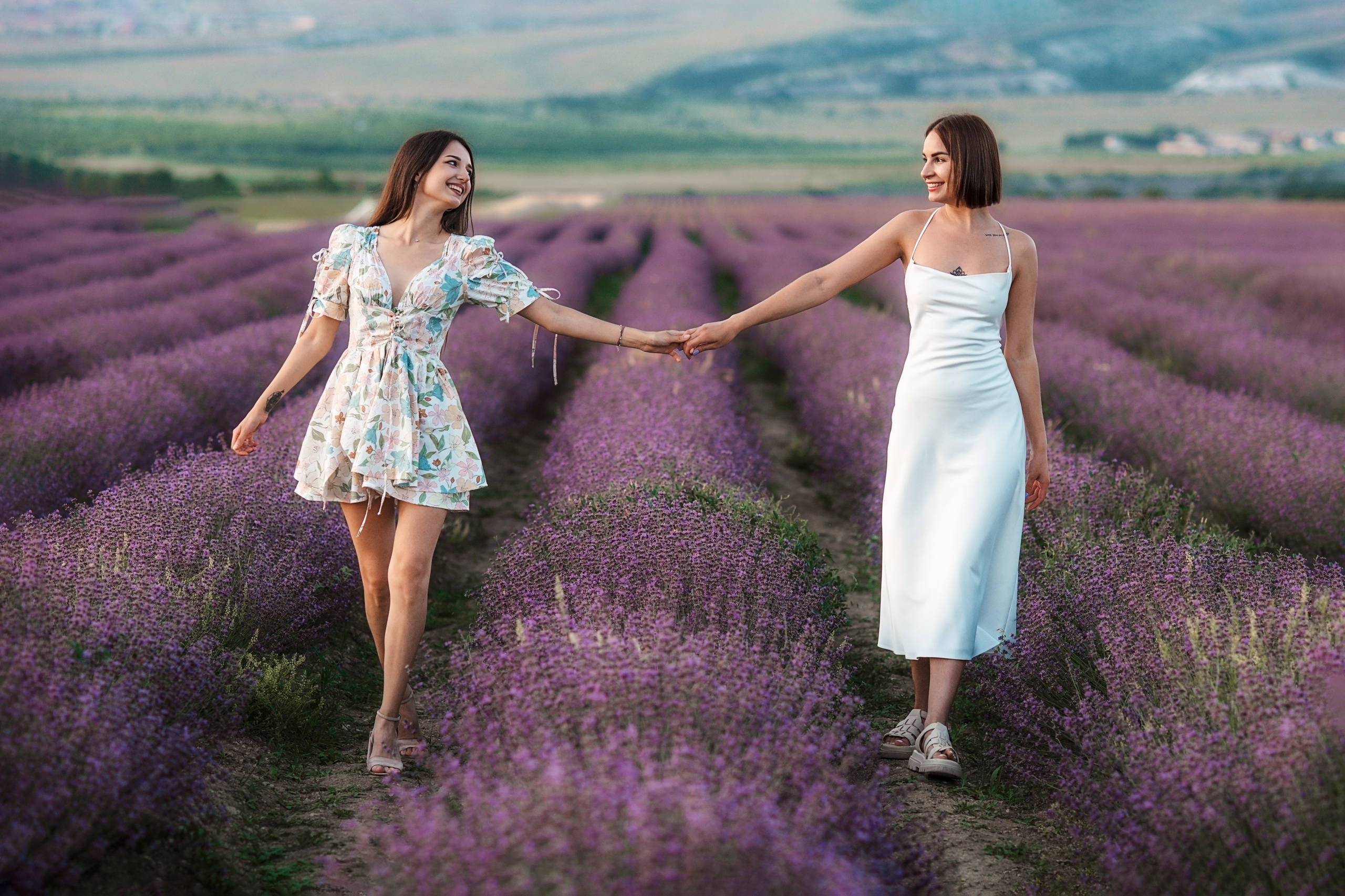 Фотосессия в лавандовом поле. Прогулочная фотосессия в Крыму. Фотограф в Симферополе Ольга Топоривская. Красивые места для фотосессий в Крыму.