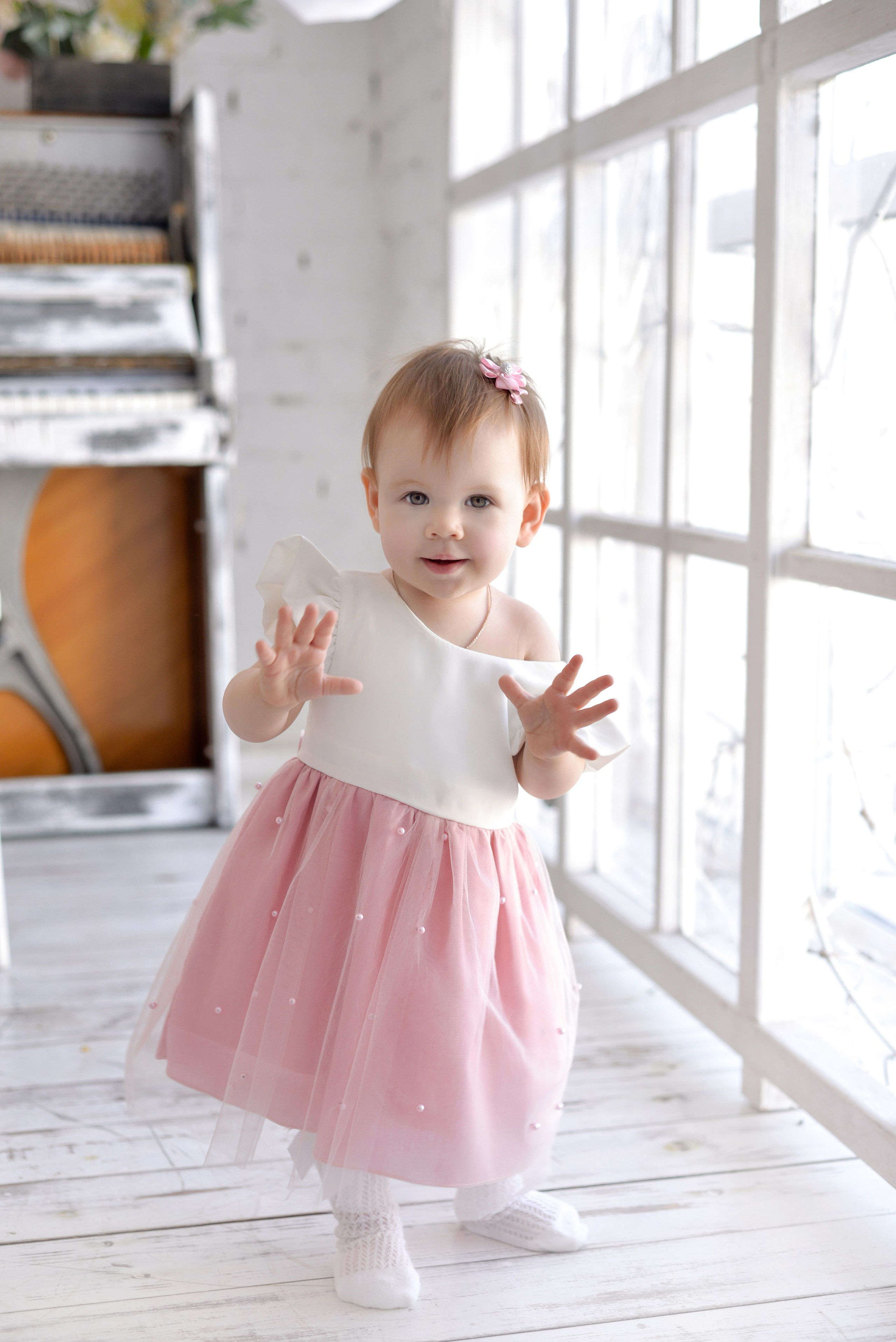 Ариана 1 годик с розовыми бантиками (Рита и Игорь родители). Семейный и свадебный фотограф Галина Абакумова, фотосессии в Белгороде