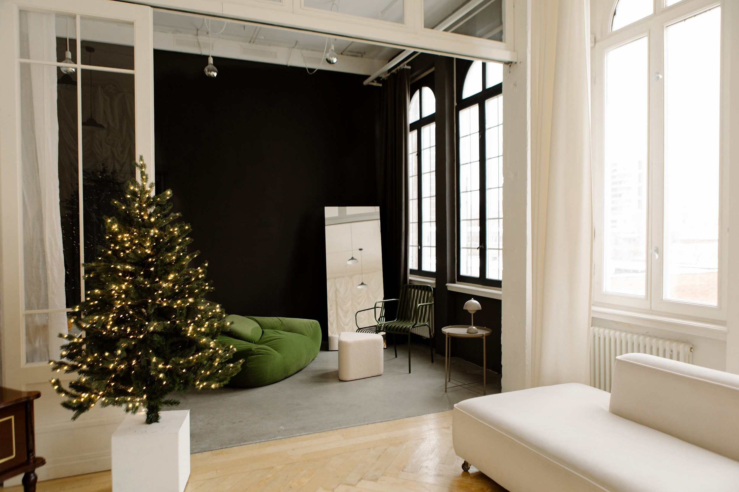 Новогодние фотостудии Екатеринбурга 2025. Фотограф в Екатеринбурге Артём Зайнетдинов