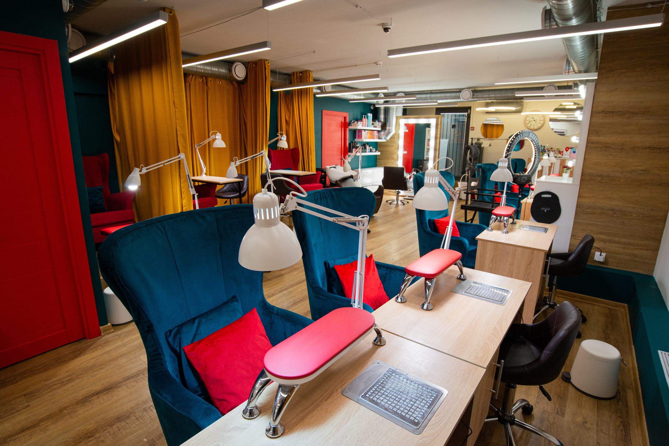 Интерьерная фотосъёмка салонов красоты Force Majeure. Репортажный и персональный фотограф в Москве