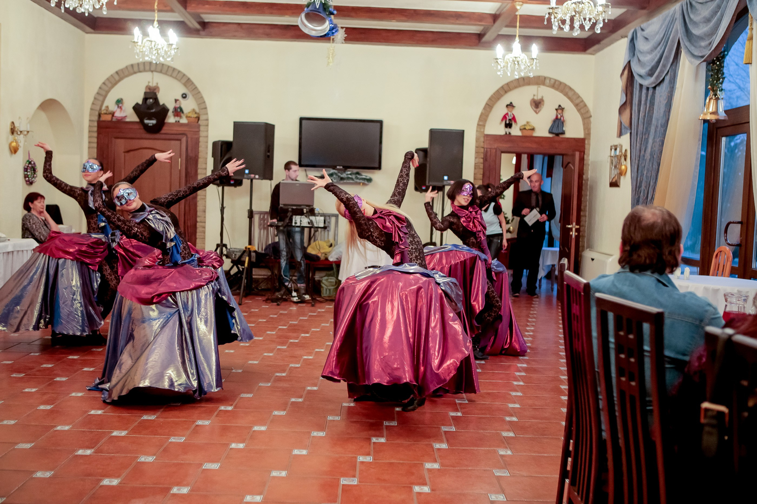 Корпоратив. Max Matvich and Victoria Basova are professionals in their field