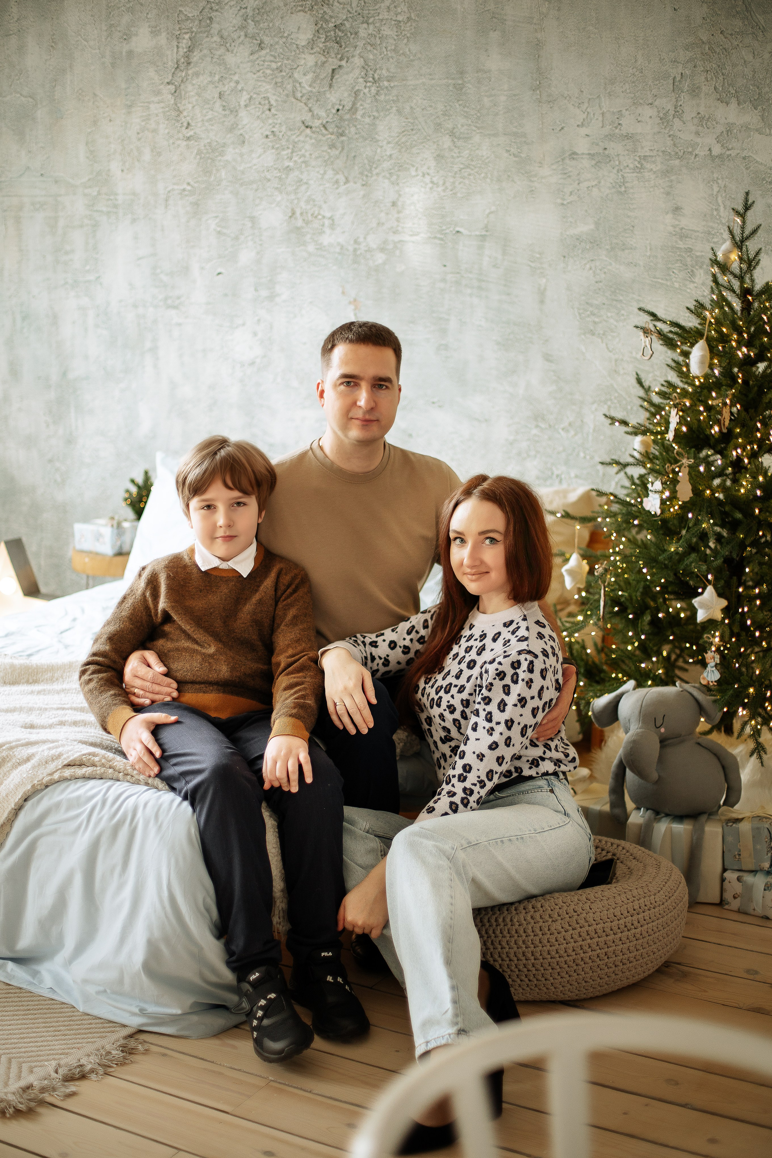 Семейная новогодняя фотосессия в&nbsp;студии в&nbsp;Екатеринбурге