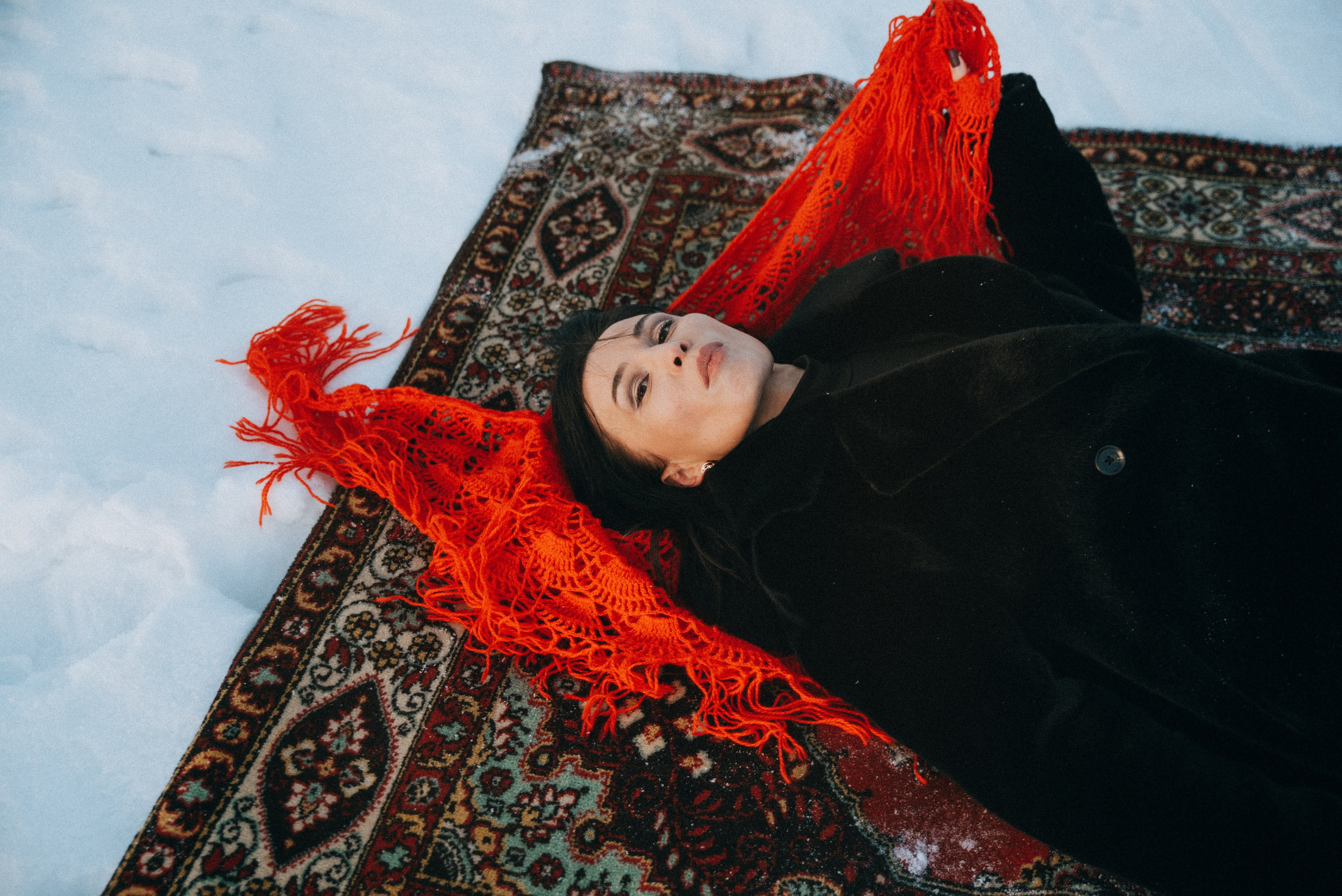 Фотосессия с красным ковром на снегу. Семейный фотограф в Миассе Ольга Широковская