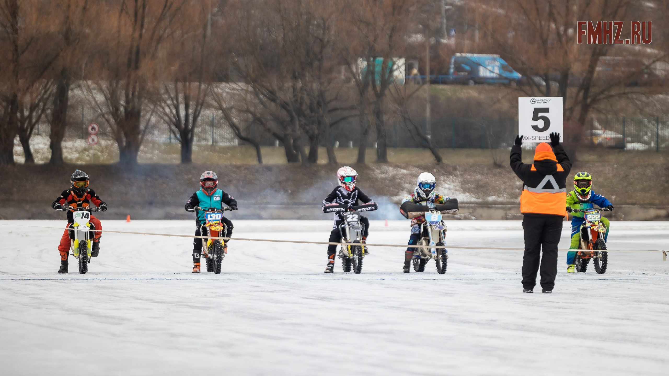Первый этап Кубка МФР по мотокроссу на льду Большого Крылатского пруда в Москве. 8 февраля 2025 г. Фотограф Владимир Охрименко