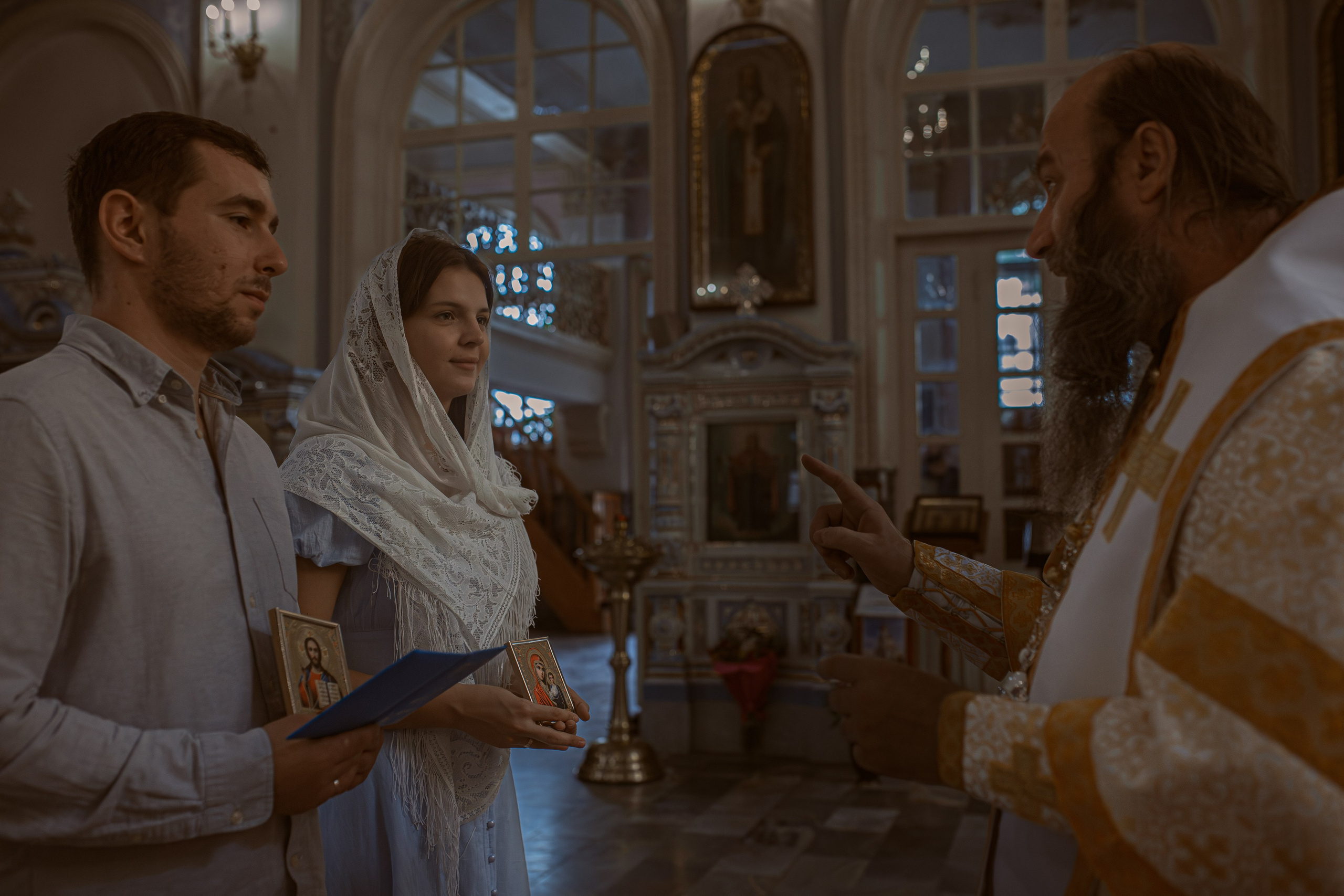 жених и невеста после венчания в Ташкенте