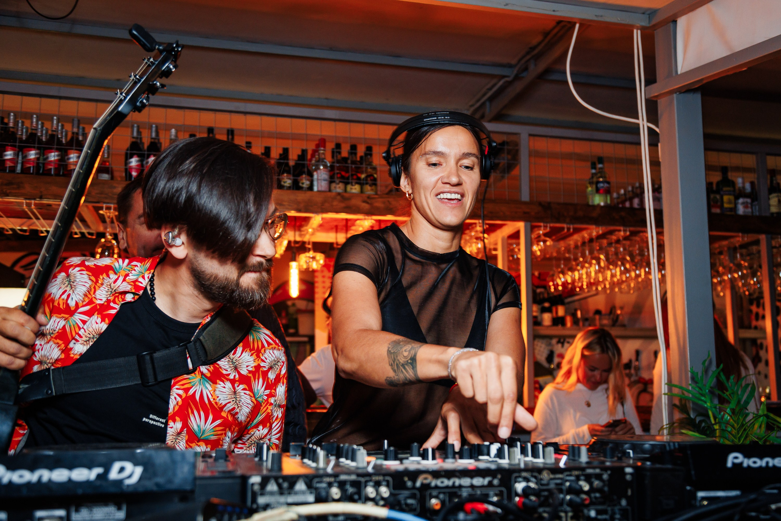 Открытие сезона в HUNGRY BIRD_Симеиз_Крым_14.06.2025. Аминов Руслан | Фотограф